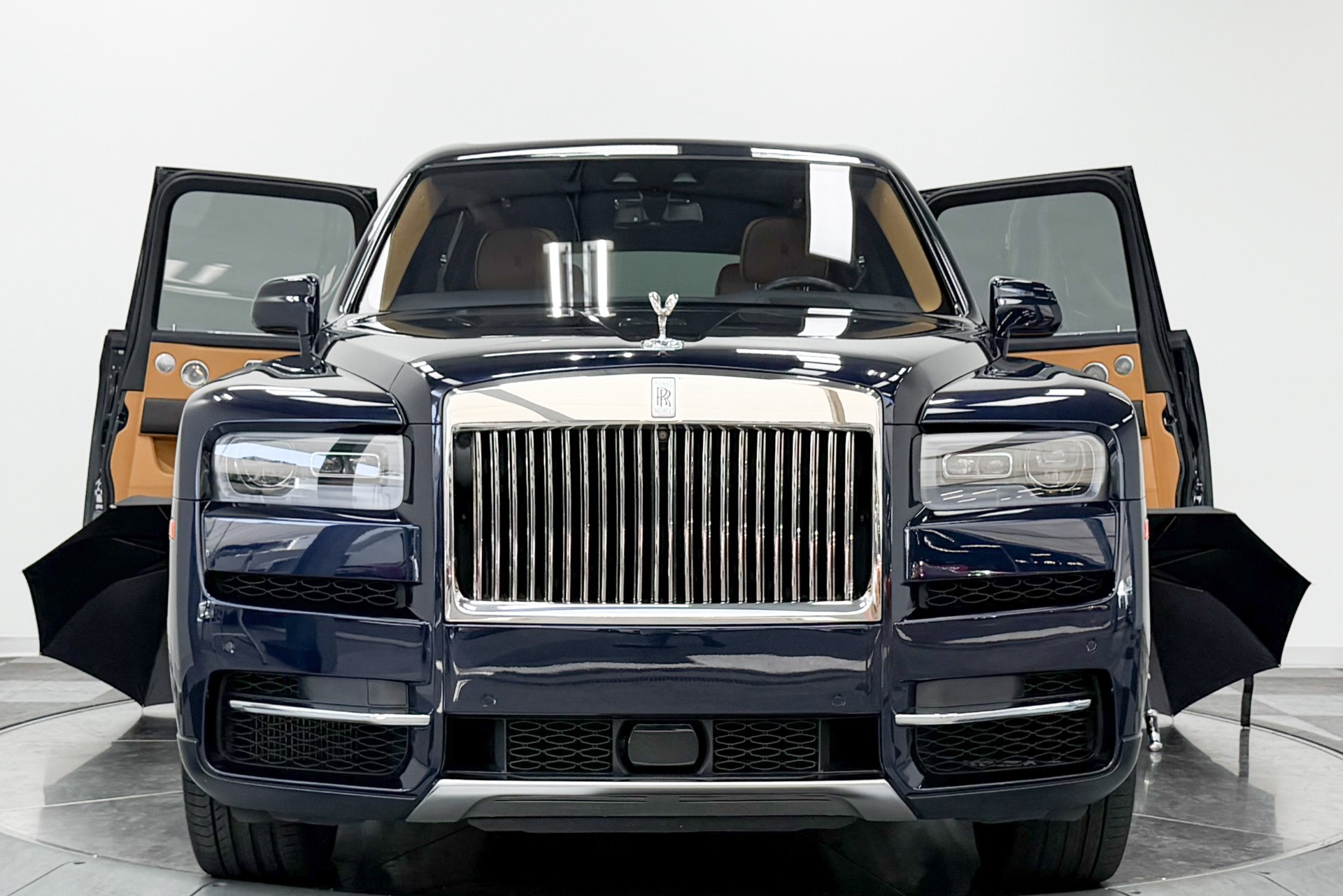 Rolls-Royce Cullinan -Rear Theatre Configuration, Bespoke Audio, Picnic Tables