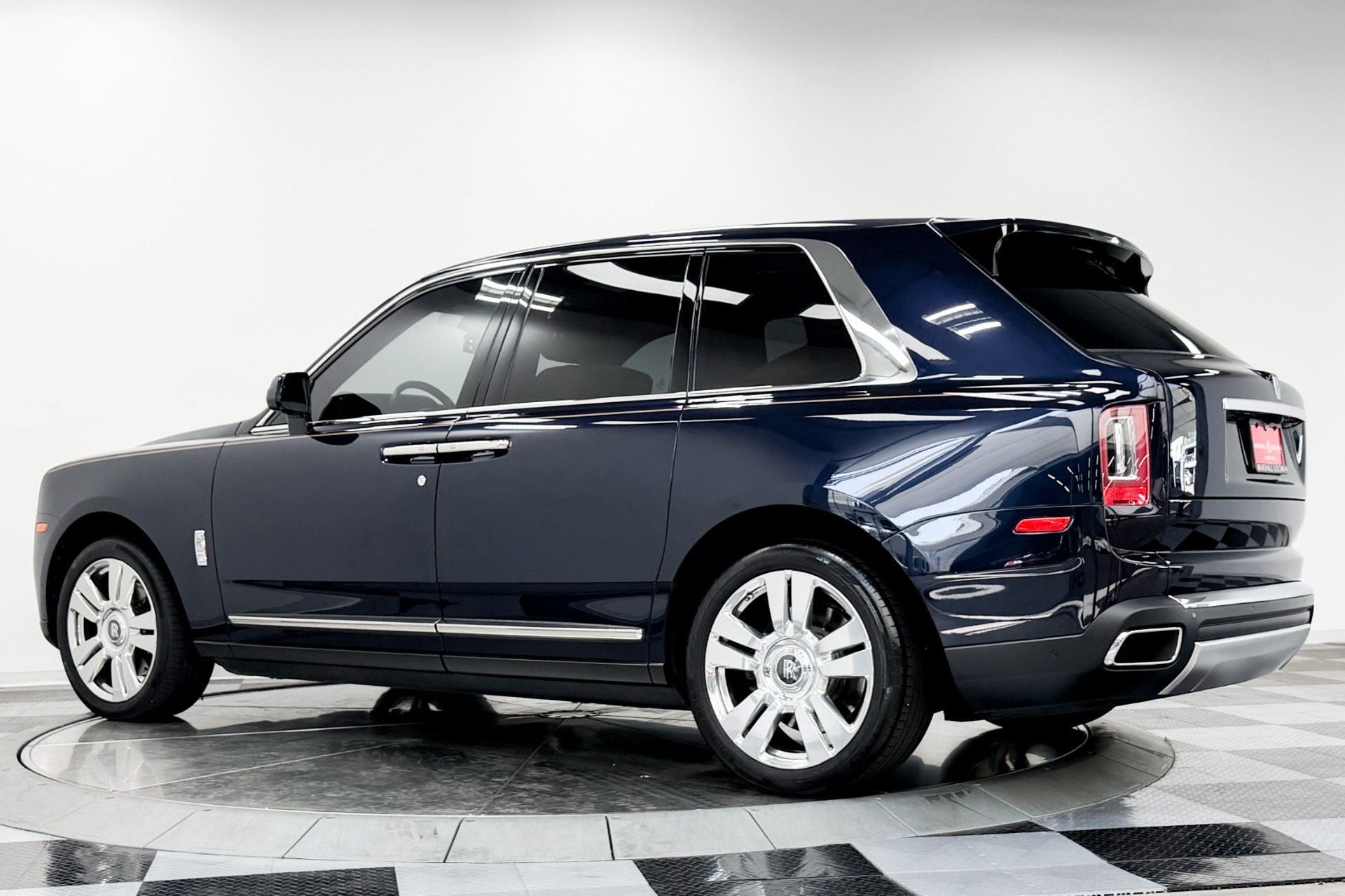 Rolls-Royce Cullinan -Rear Theatre Configuration, Bespoke Audio, Picnic Tables
