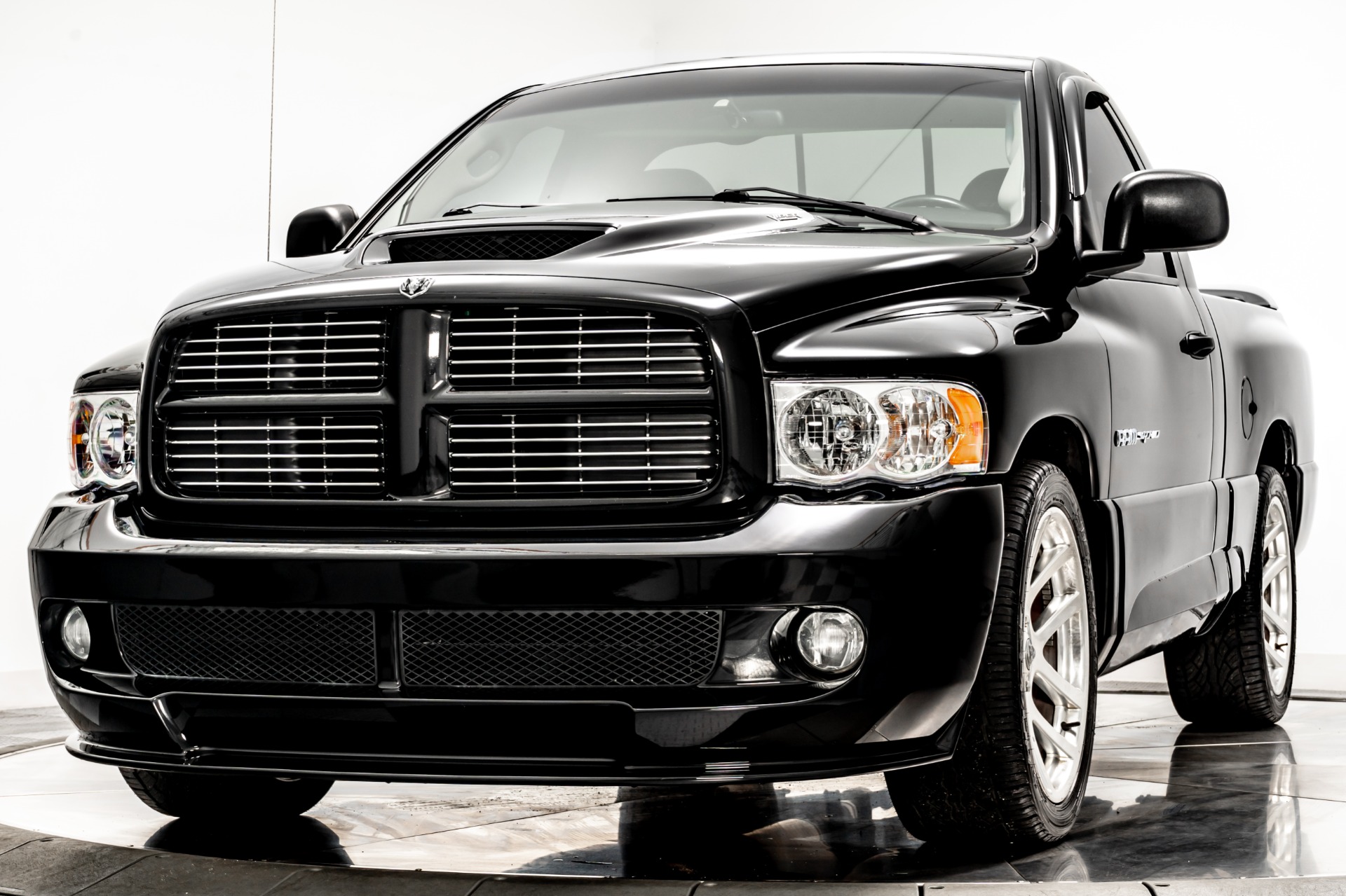 黒モデルのスパーク　ダッジラム　DODGE RAM SRT-10　新品　V10 All black Dodge Ram SRT-10: Viper Powered V10 Monster Truck