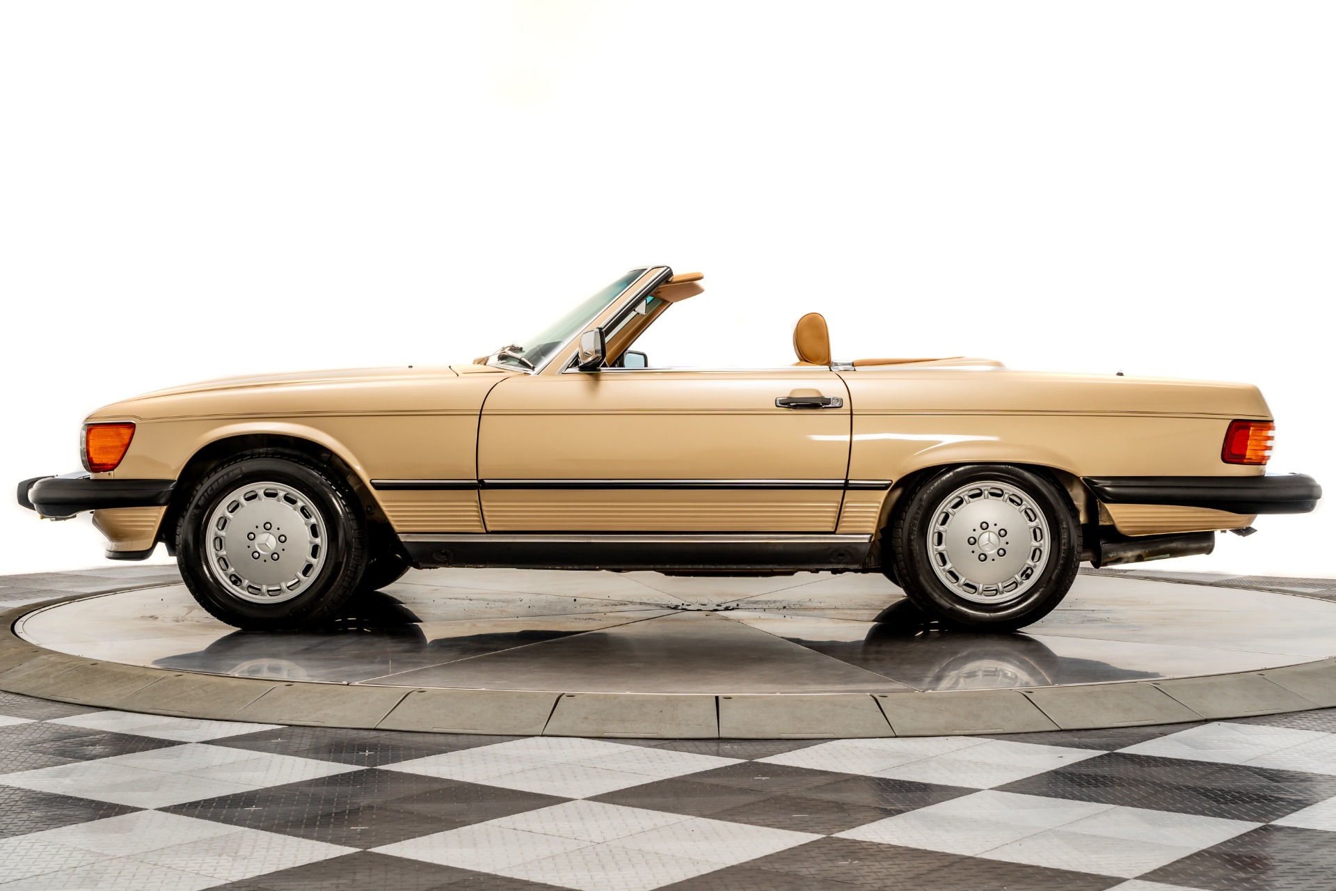 Champagne Metallic 1988 Mercedes-Benz 560 SL For Sale - Stock