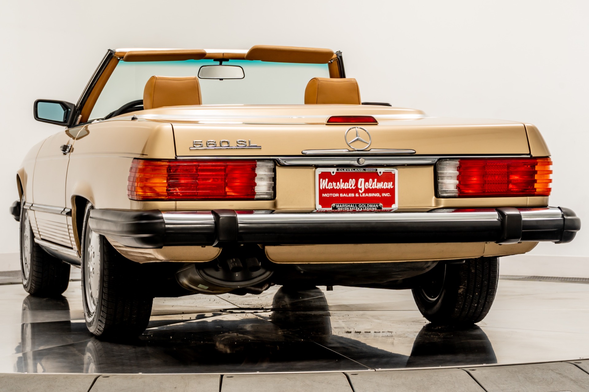 Champagne Metallic 1988 Mercedes-Benz 560 SL For Sale - Stock