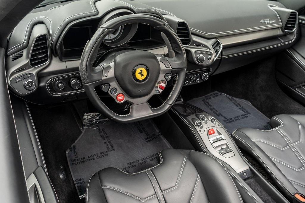 ホットウィールFERRARI 458 SPIDER BLACK INTERIOR Amazon.com: Hot Wheels Ferrari 458 Spider, Showroom 151/250