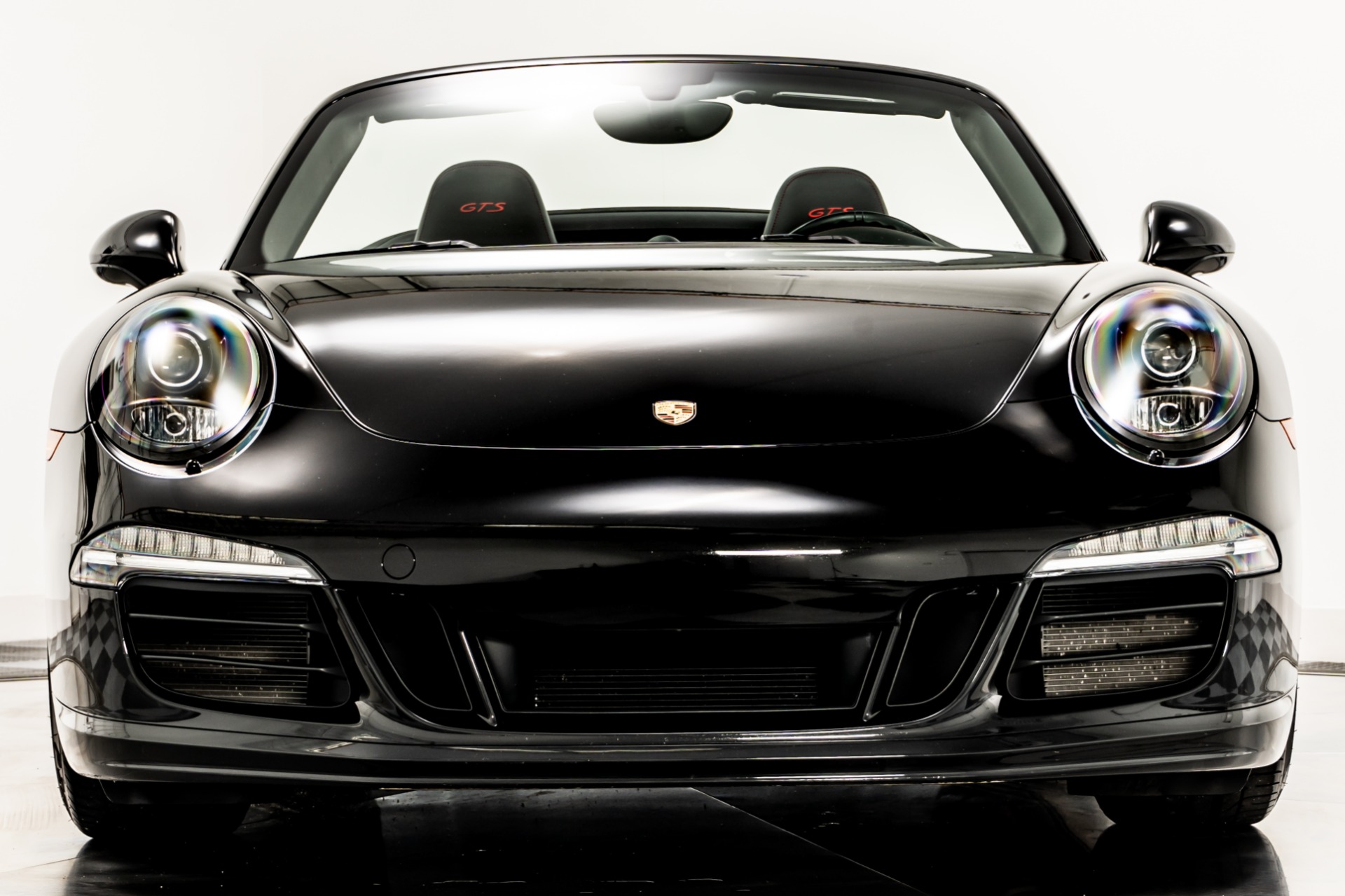 2016 Porsche 911 GTS Cabriolet photo 2