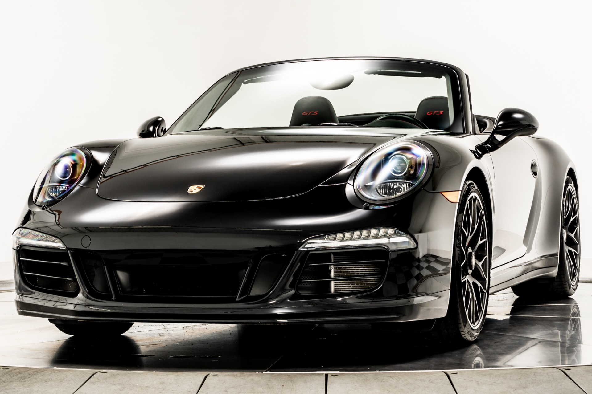 2016 Porsche 911 GTS Cabriolet photo 3