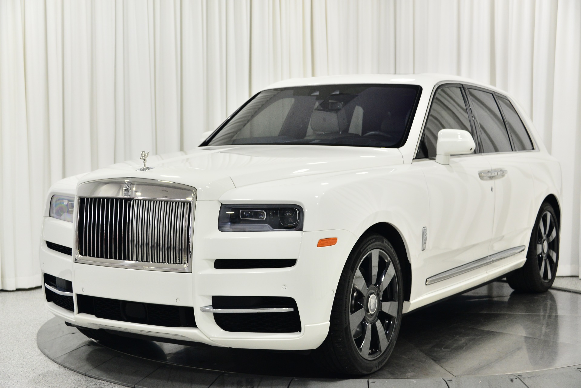 17252-Japan Used 2019 Rolls Royce Cullinan Suv for Sale