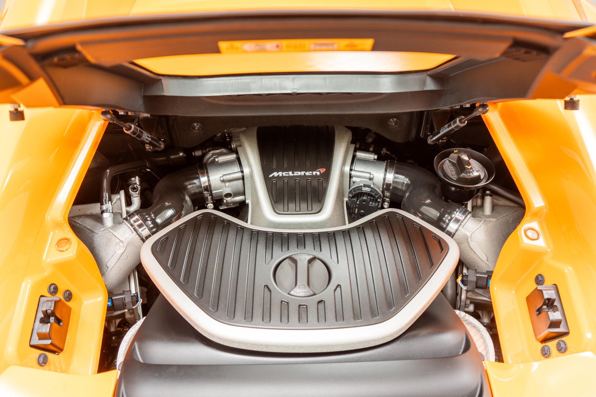mclaren-650s-spider-interior
