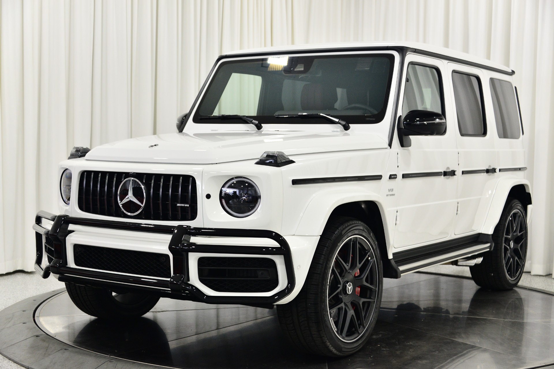 Mercedes-Benz G 55 AMG ブラックとCLS ホワイトのセット Mercedes-Benz G 55 AMG ブラックとCLS ホワイトのセット