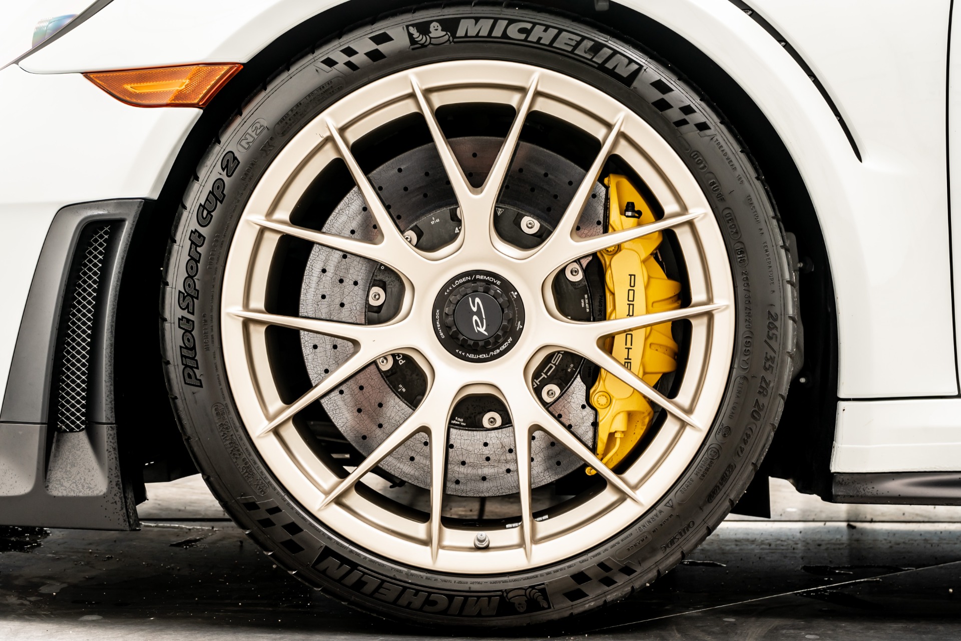 Minichamps 1:43 Porsche 911 (991 II) GT2 RS Weissach Package