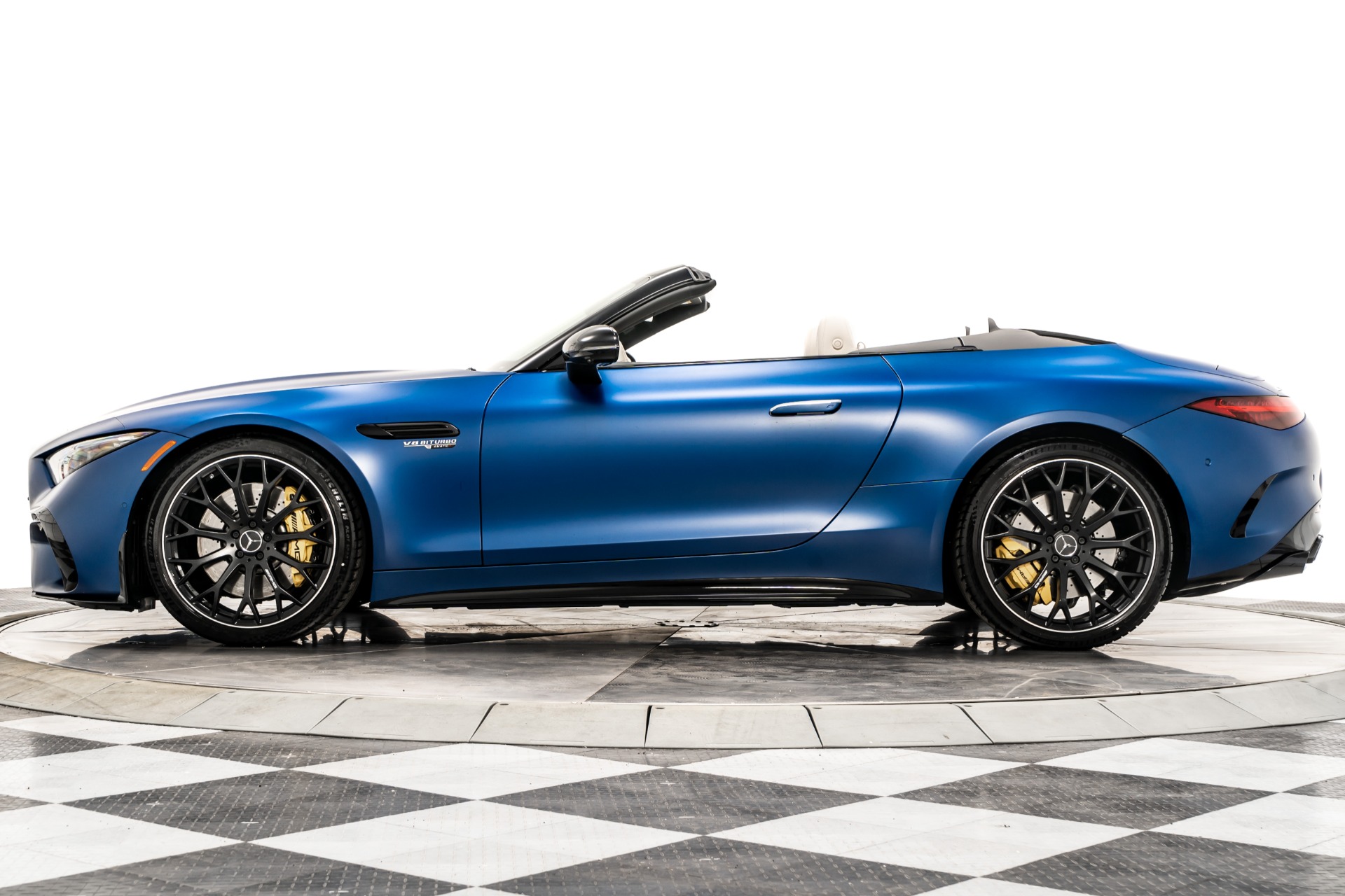 MANUFAKTUR Starling Blue Magno 2022 Mercedes-Benz SL63 AMG For