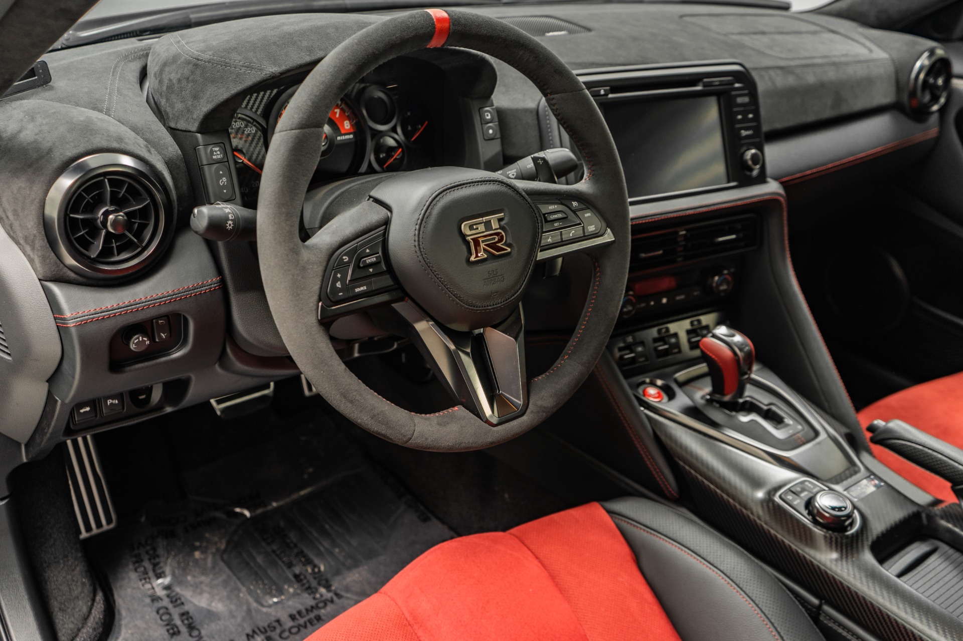 2023 Nissan GT-R NISMO - Interior and Features 