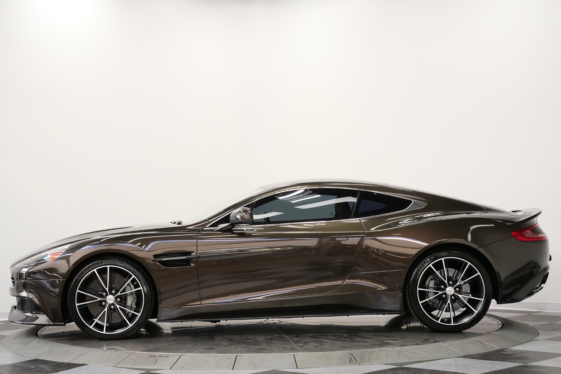 プロヴァンスミニチュア　Aston Martin Vanquish ロードスター プロヴァンスミニチュア Aston Martin Vanquish ロードスター 【公式通販】