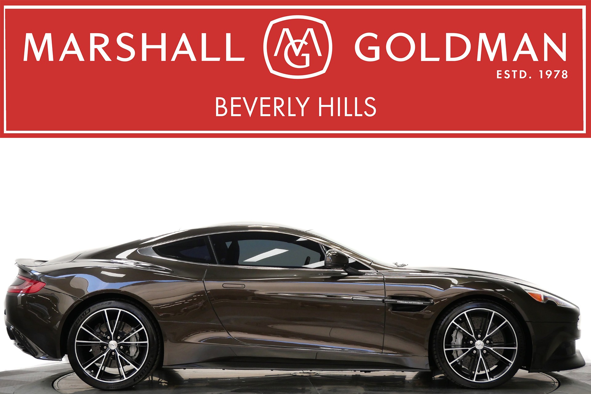Kopi Bronze 2014 Aston Martin Vanquish -Hourglass Quilting