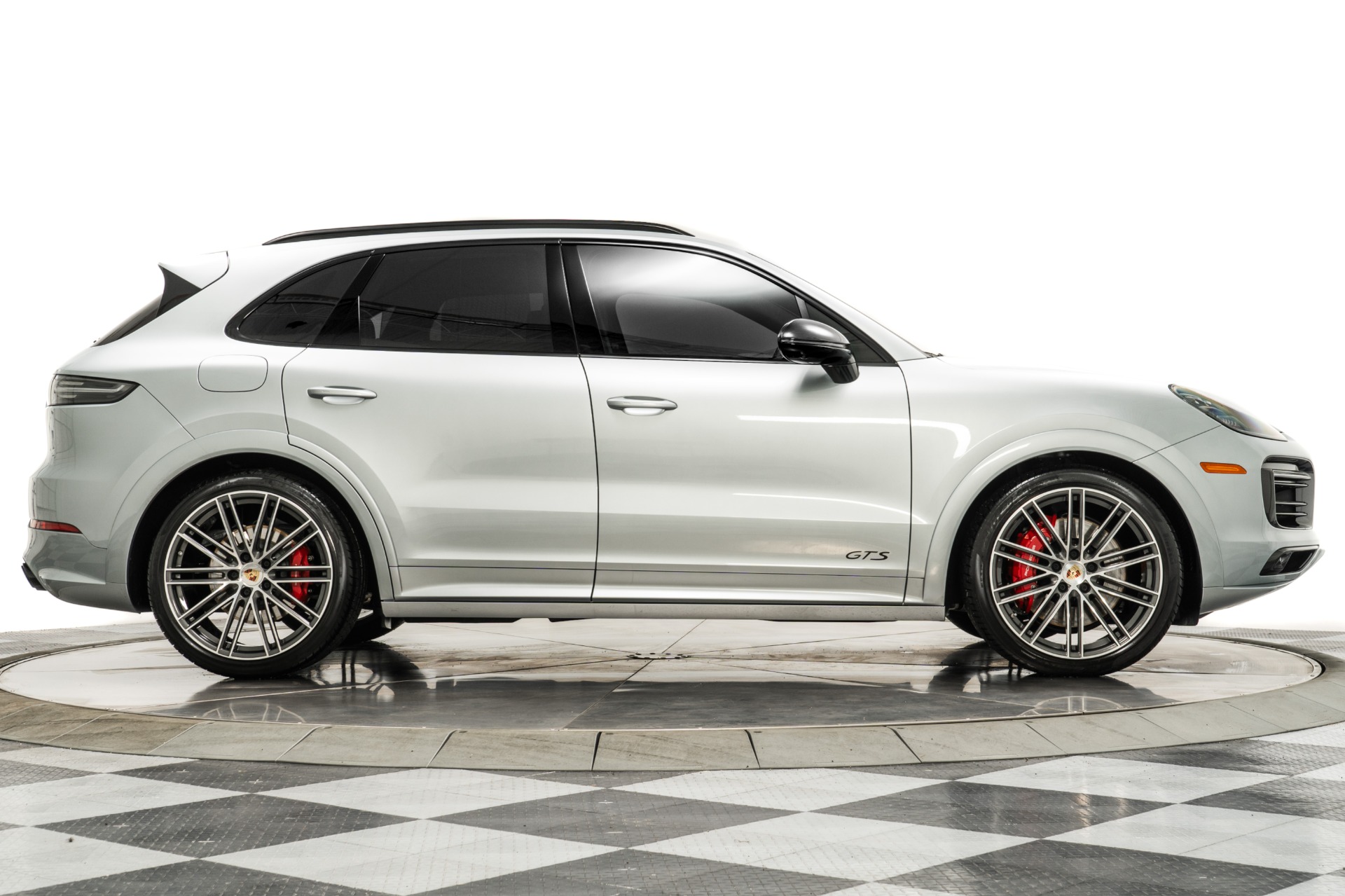 ポルシェ サッカーボール Cayenne 2020 Porsche Cayenne Coupe GTS Rear Center Seat Sport Design