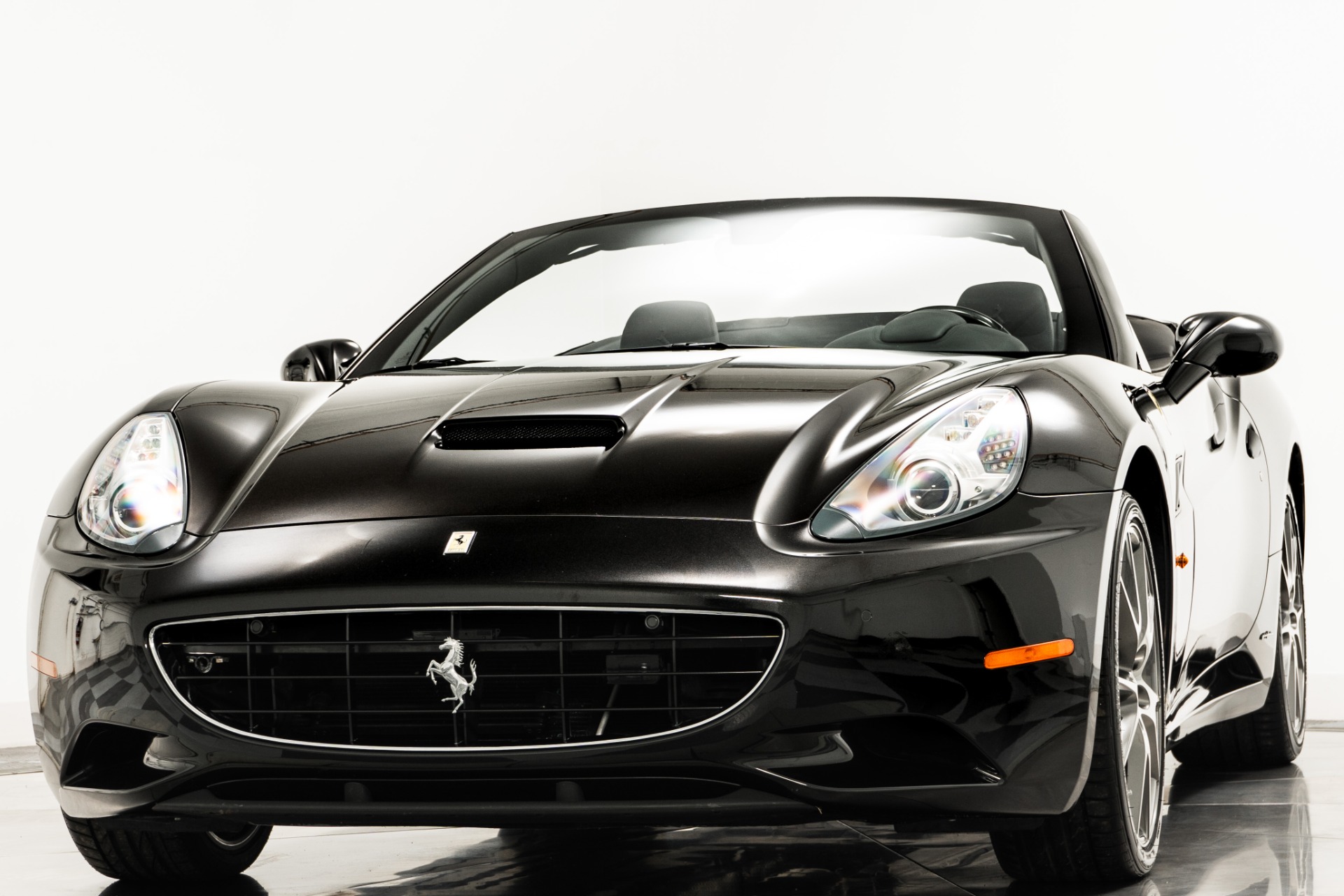 Ferrari California -Low Miles, Carbon Steering Wheel, Daytona Seats, Scuderia Shields
