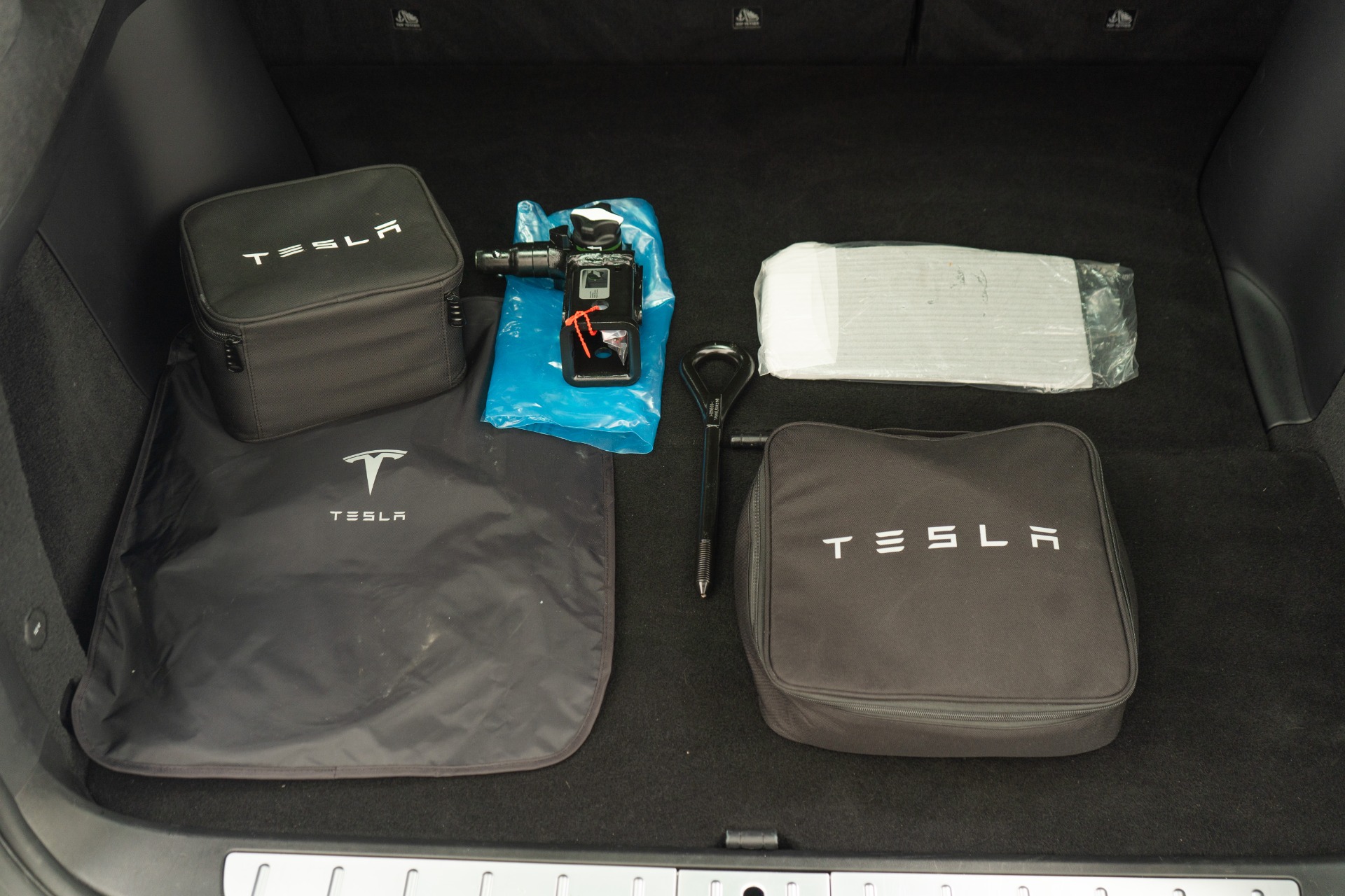 Luggage Area Kit | TESLA MODEL X 2018 Luggage Area Kit | TESLA MODEL X 2018