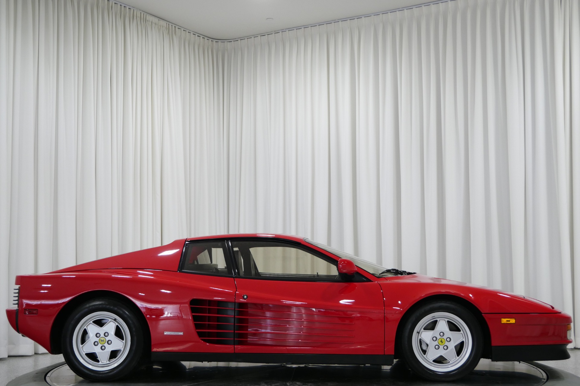 Ferrari Testarossa 電話 Ferrari Testarossa Car Stereo, Speaker & Sub install | Car