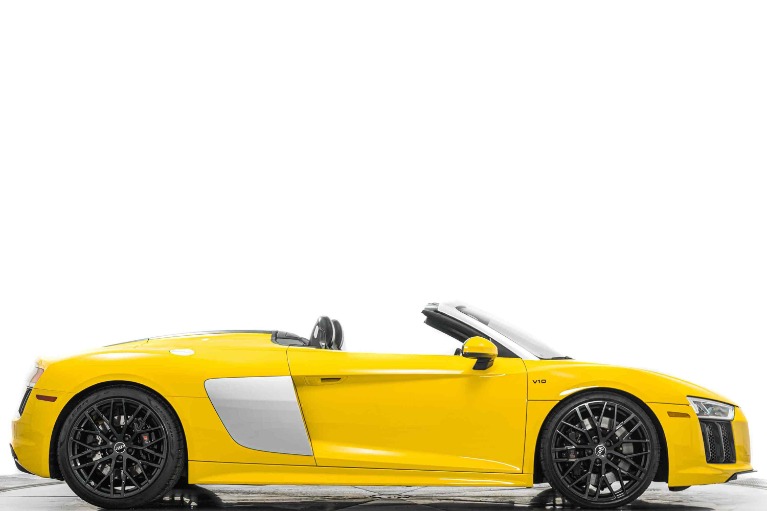 Audi R8 V10 Spyder -Diamond Stitching Package, 20 Inch Wheel Package