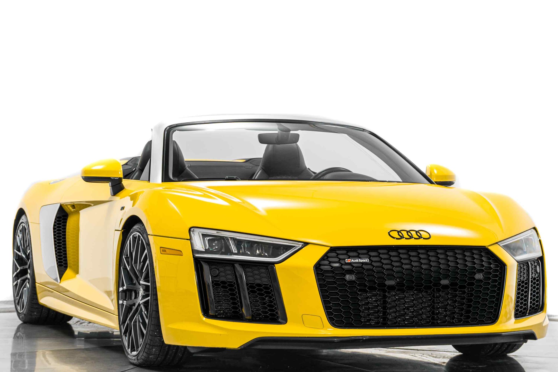 Audi R8 V10 Spyder -Diamond Stitching Package, 20 Inch Wheel Package
