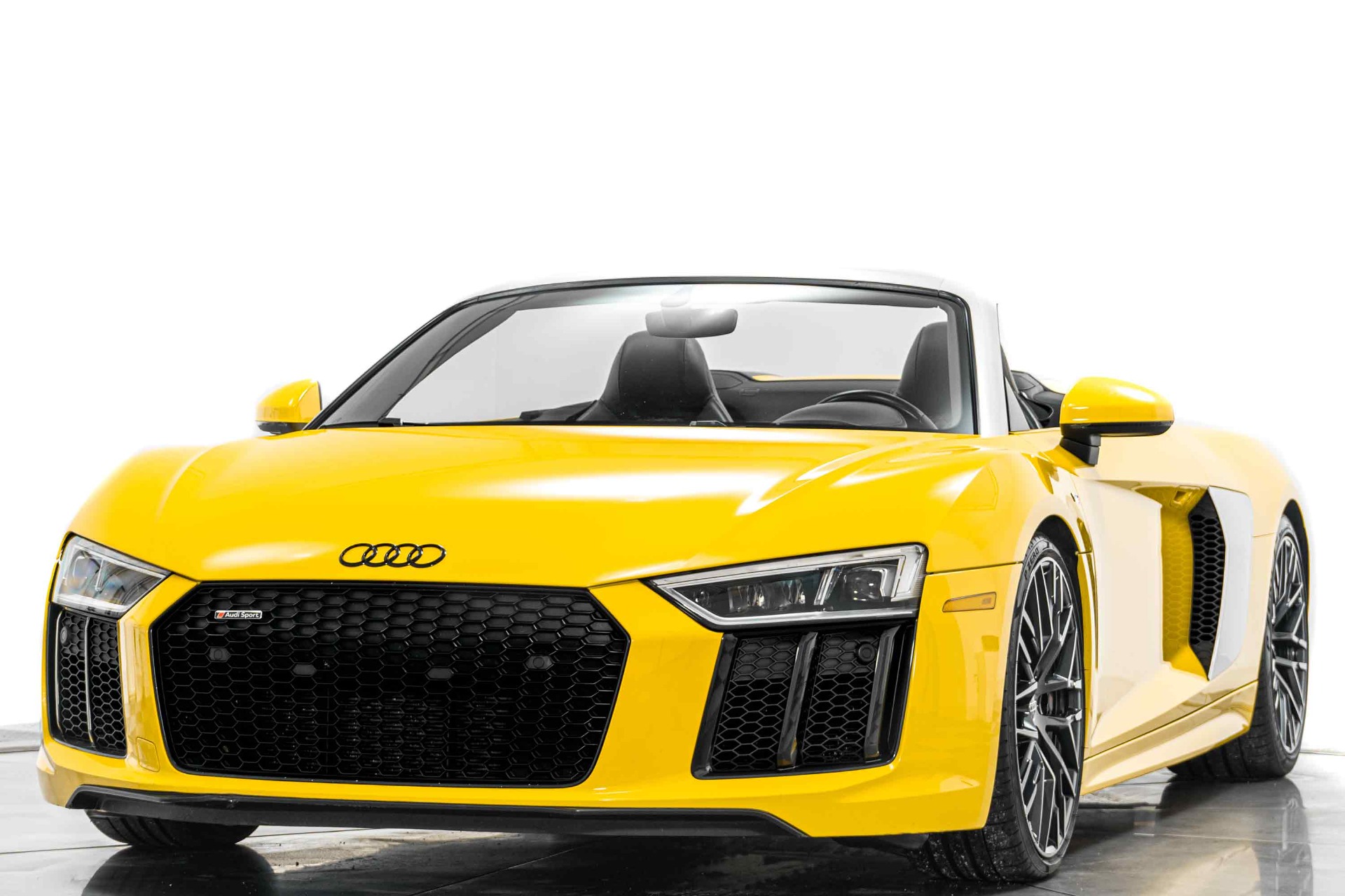 Audi R8 V10 Spyder -Diamond Stitching Package, 20 Inch Wheel Package