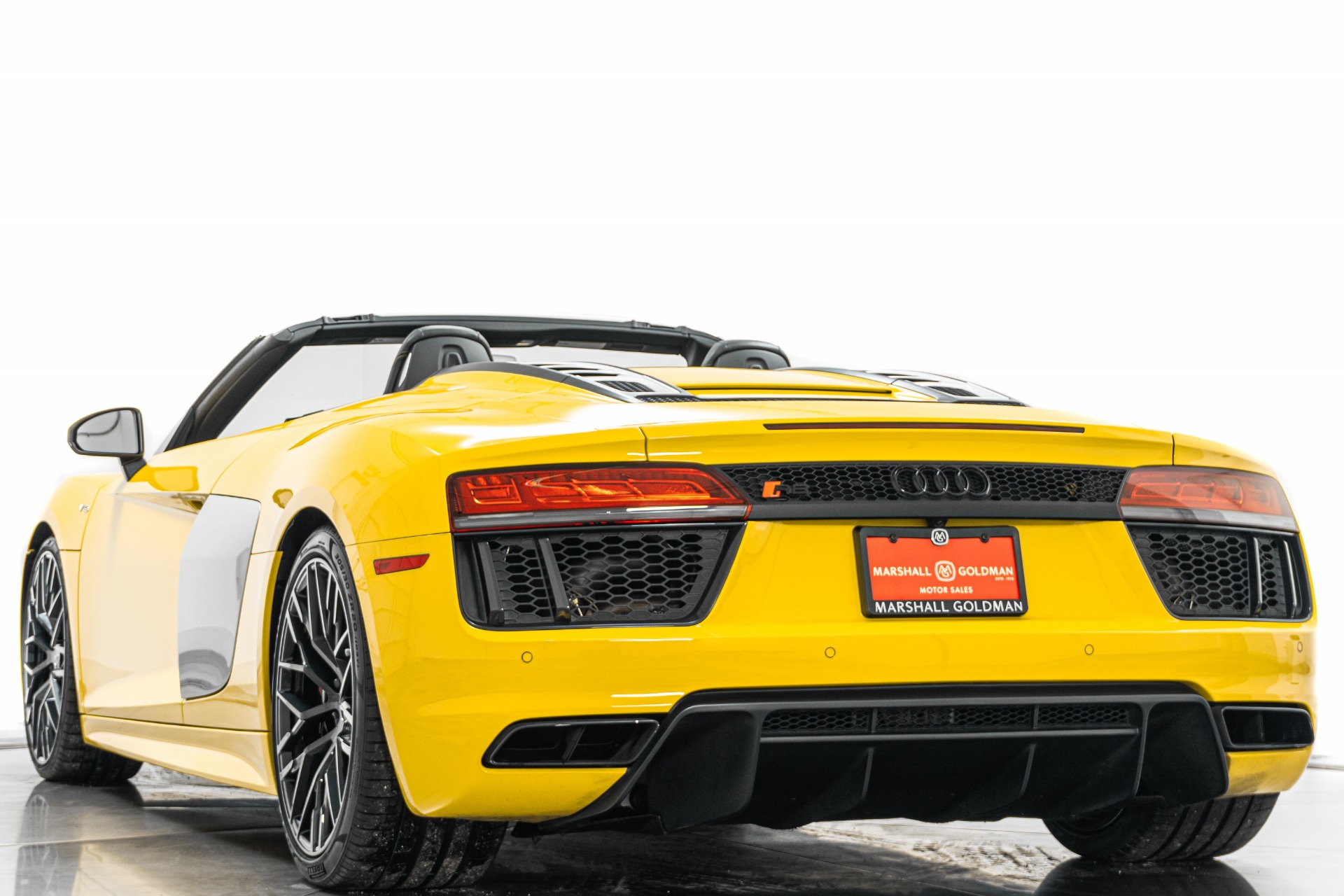 Audi R8 V10 Spyder -Diamond Stitching Package, 20 Inch Wheel Package