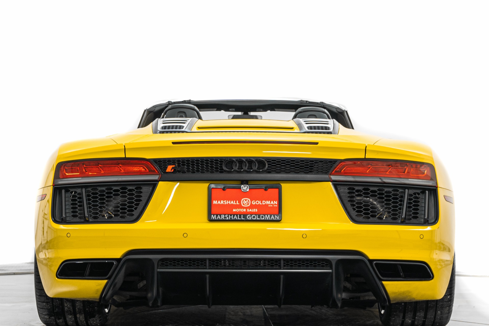 Audi R8 V10 Spyder -Diamond Stitching Package, 20 Inch Wheel Package