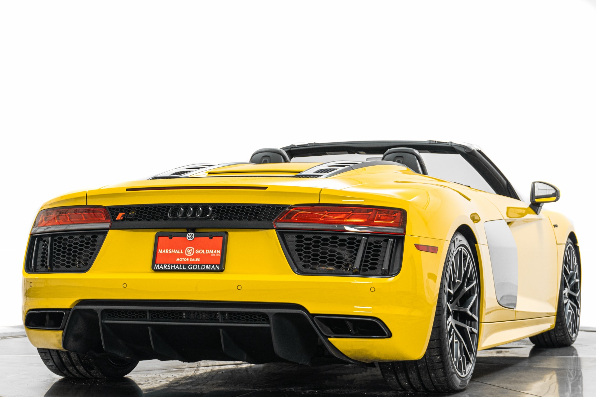 Audi R8 V10 Spyder -Diamond Stitching Package, 20 Inch Wheel Package
