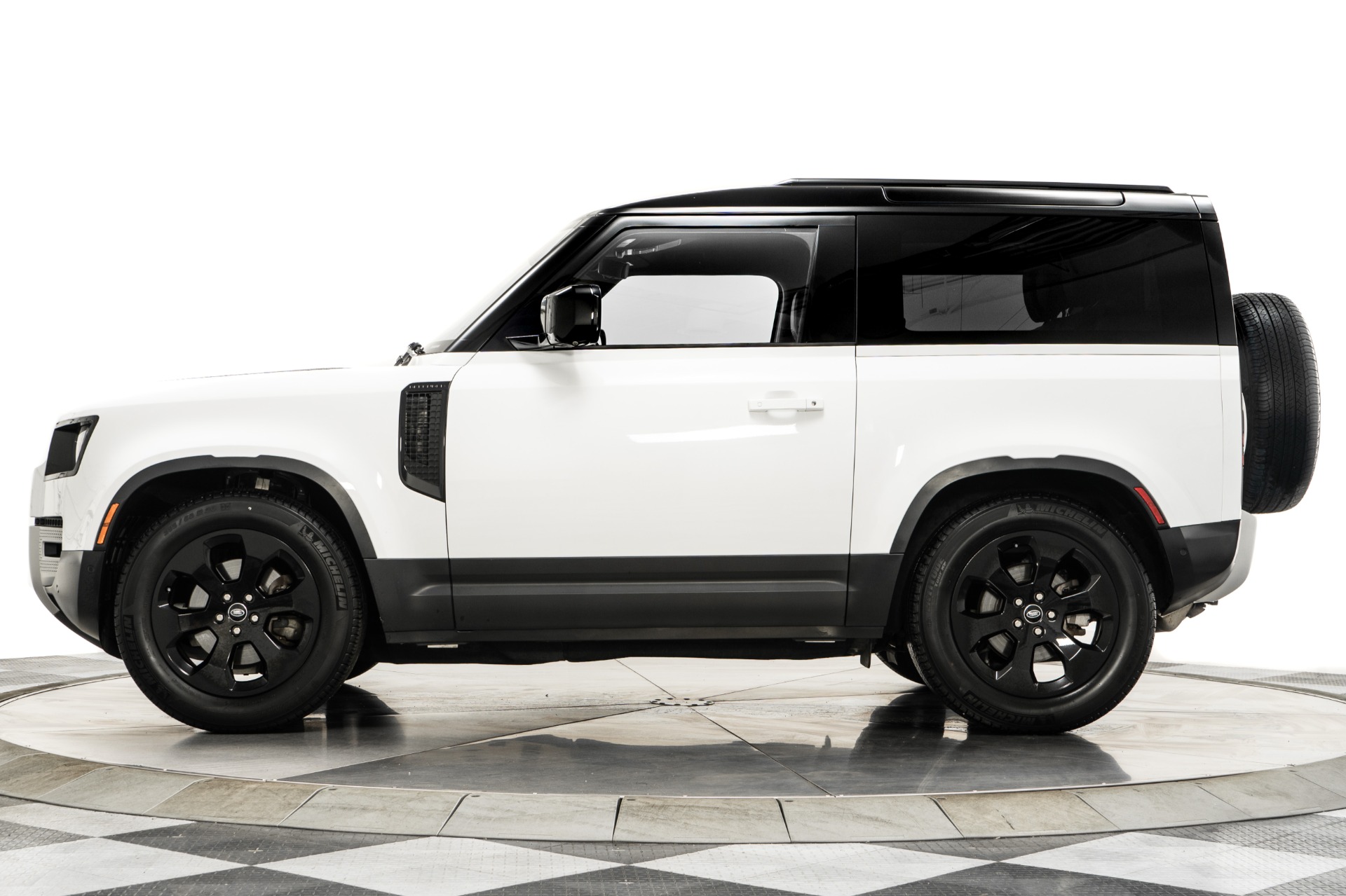Fuji White 2022 Land Rover Defender 90 S For Sale - Stock Number