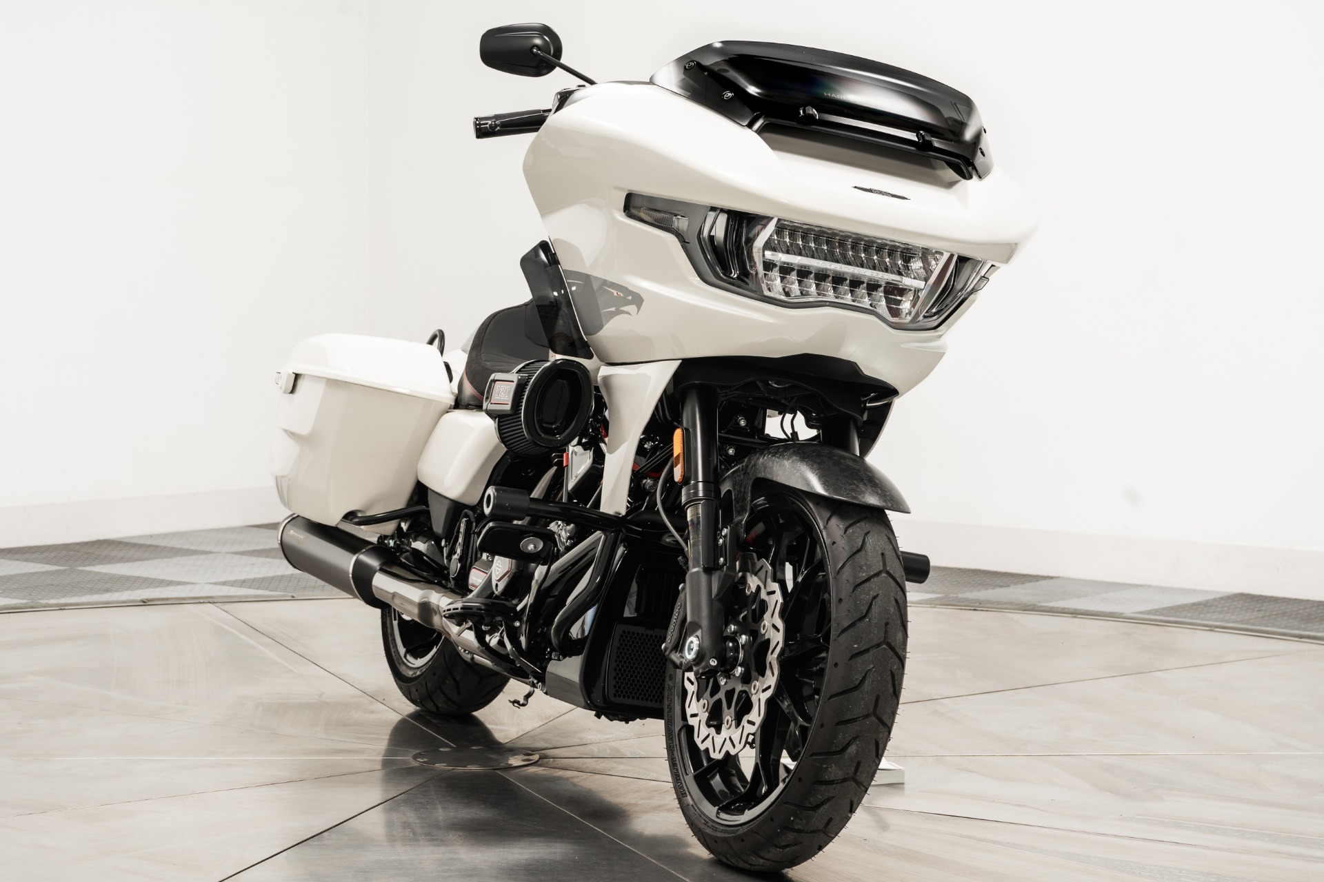 Golden White Pearl 2024 Harley-Davidson CVO Road Glide ST For Sale