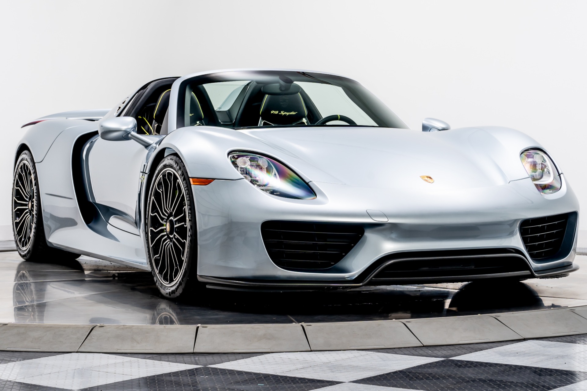 Liquid Metal Chrome Blue 2015 Porsche 918 Spyder Base For Sale