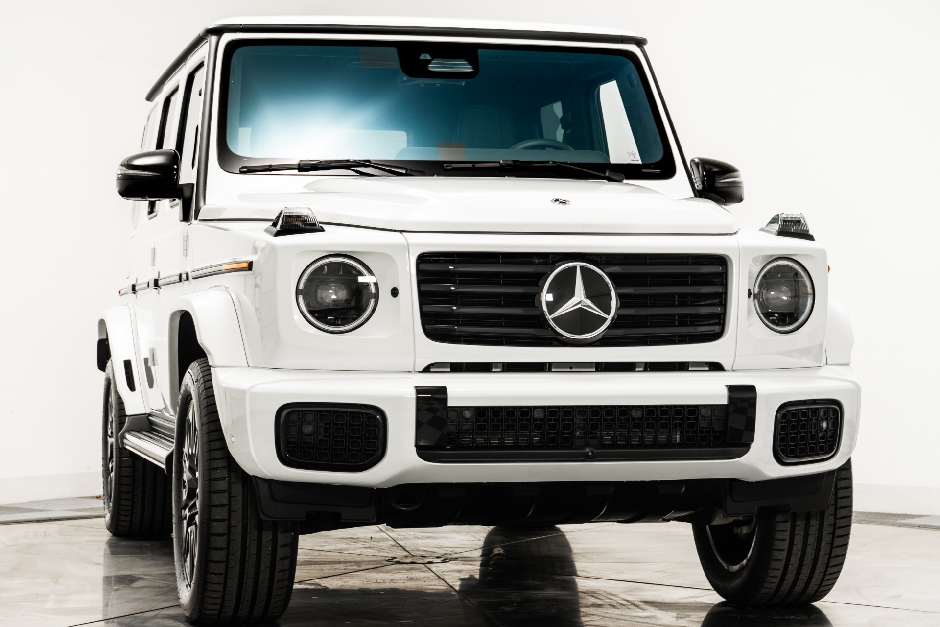 MANUFAKTUR Moonlight White 2025 Mercedes-Benz G 580 EQ Edition One 