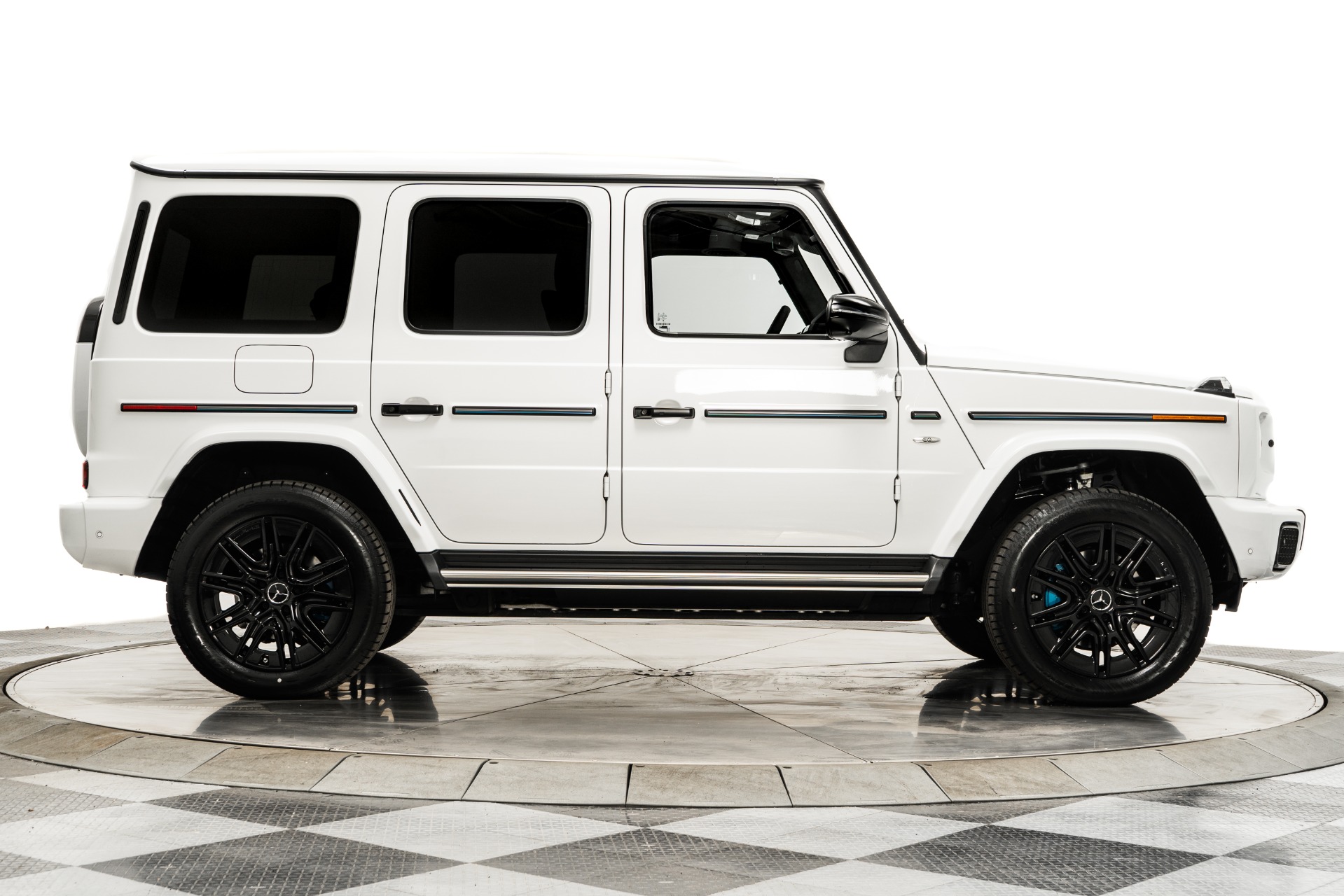 Mercedes-Benz G 55 AMG ブラックとCLS ホワイトのセット Mercedes-Benz G 55 AMG ブラックとCLS ホワイトのセット