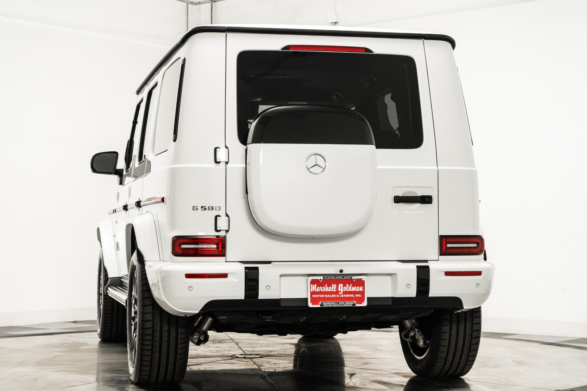 MANUFAKTUR Moonlight White 2025 Mercedes-Benz G 580 EQ Edition One