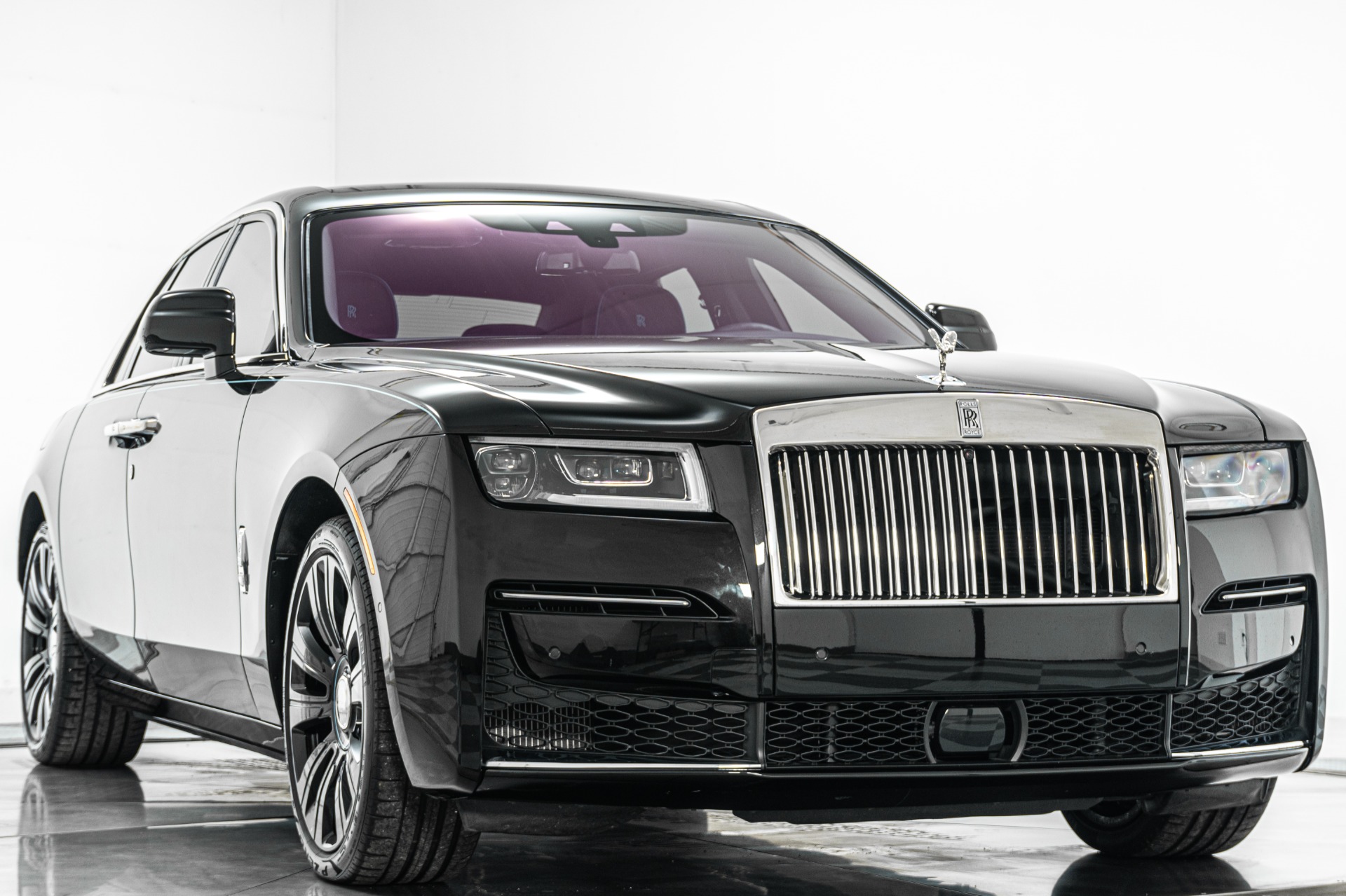 Rolls-Royce Ghost -The Ghost Package, Turquoise Accents, Illuminated Fascia