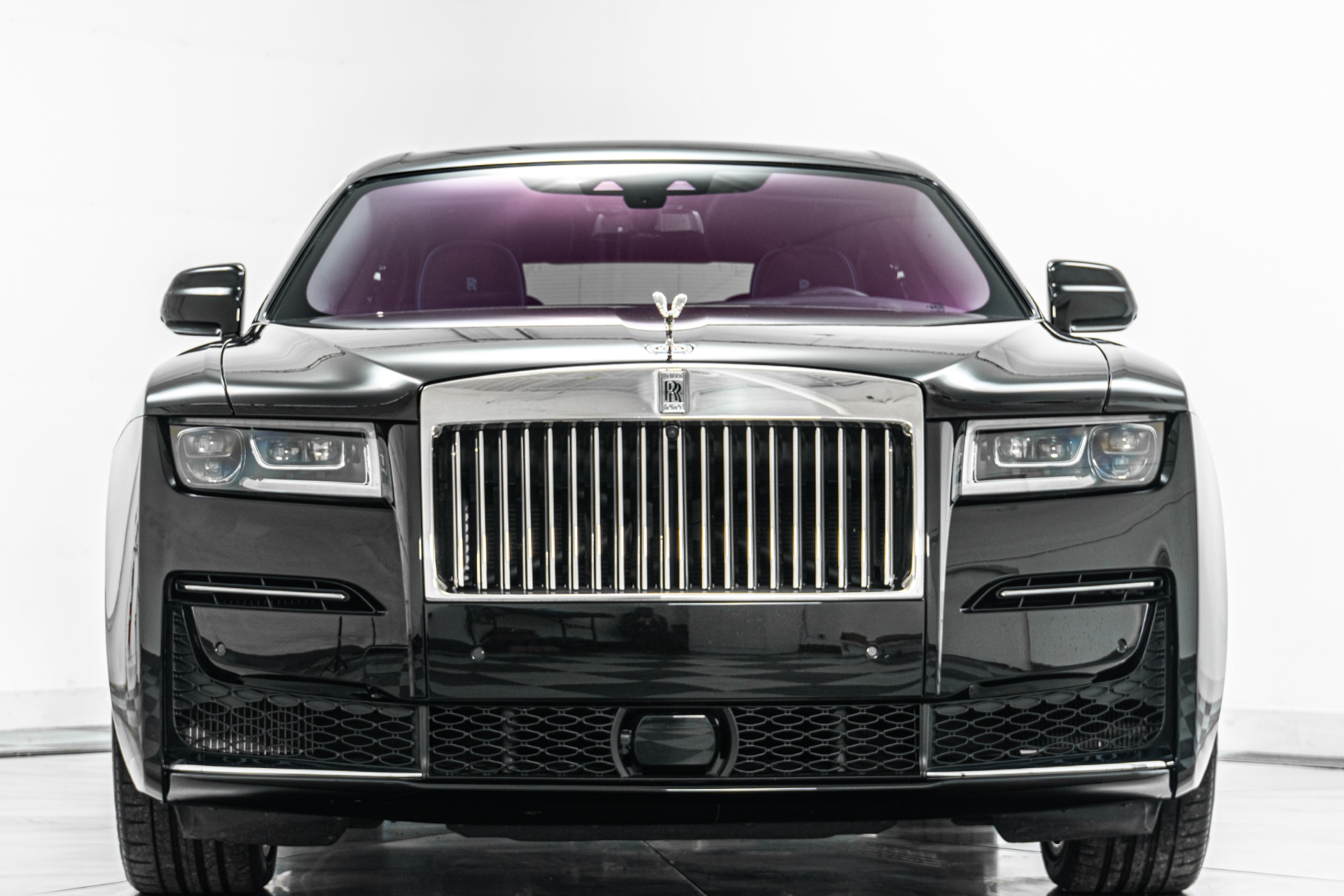 Rolls-Royce Ghost -The Ghost Package, Turquoise Accents, Illuminated Fascia