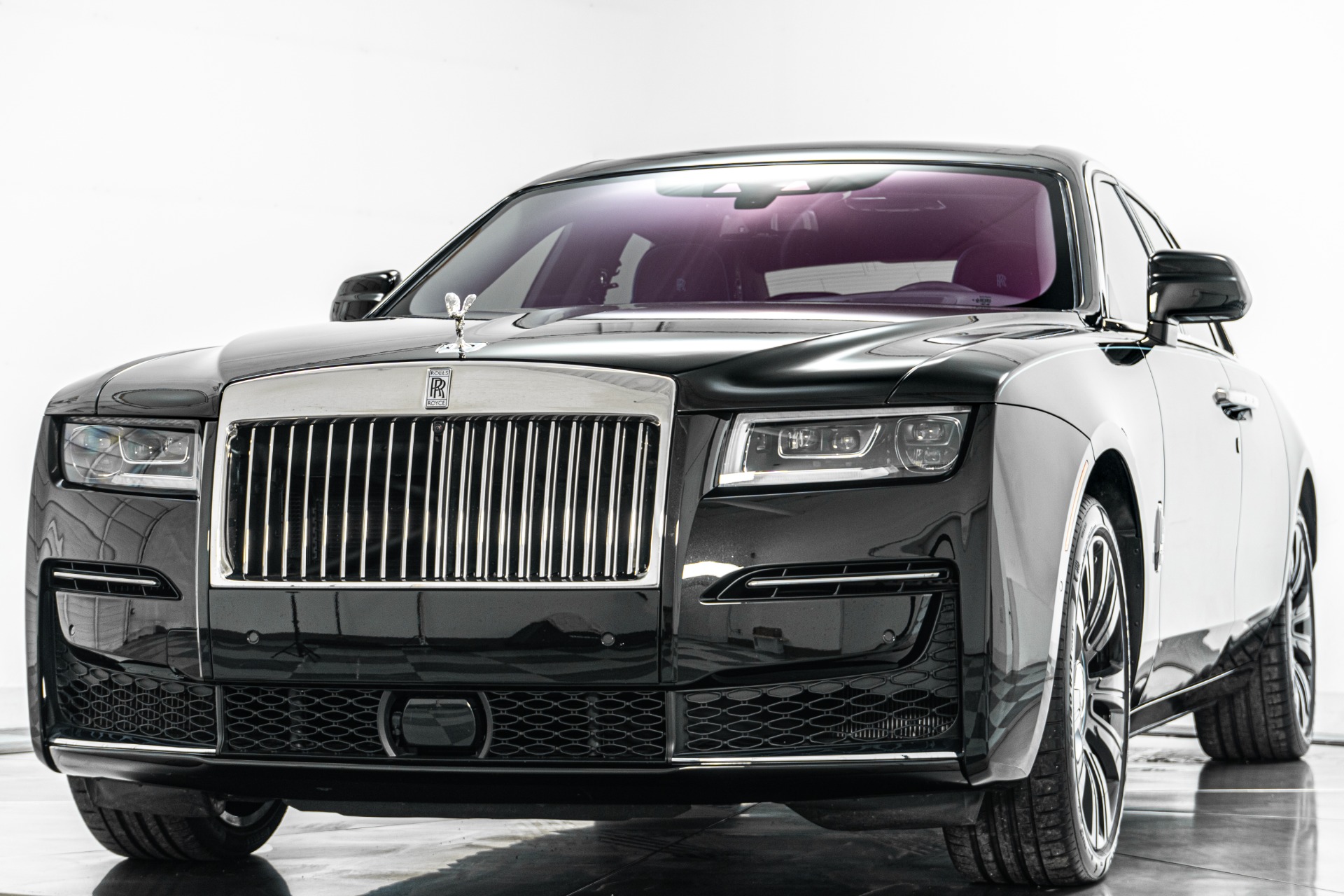 Rolls-Royce Ghost -The Ghost Package, Turquoise Accents, Illuminated Fascia