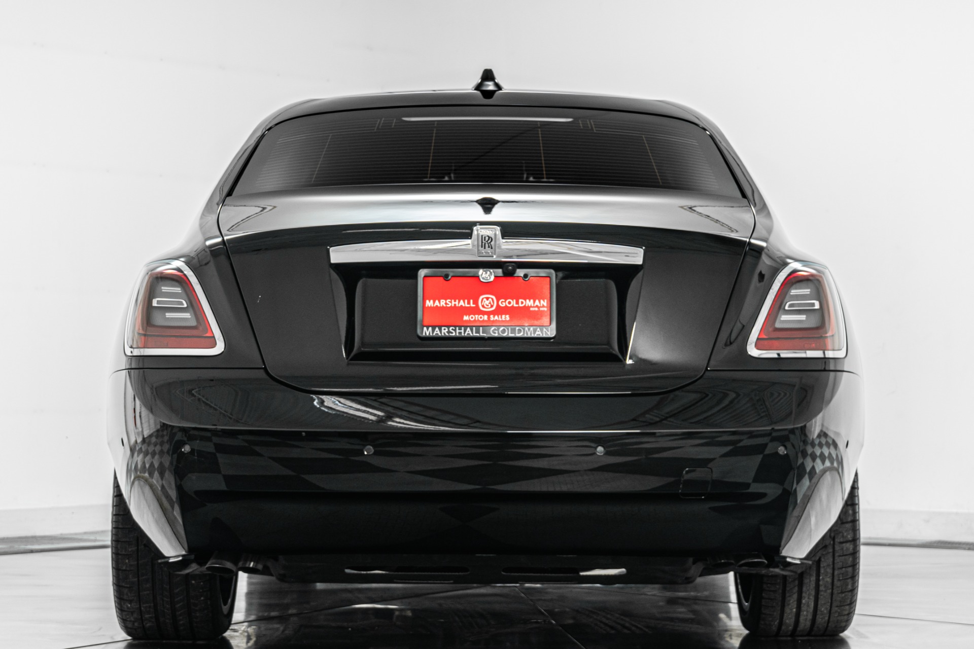 Rolls-Royce Ghost -The Ghost Package, Turquoise Accents, Illuminated Fascia