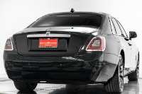 Rolls-Royce Ghost -The Ghost Package, Turquoise Accents, Illuminated Fascia
