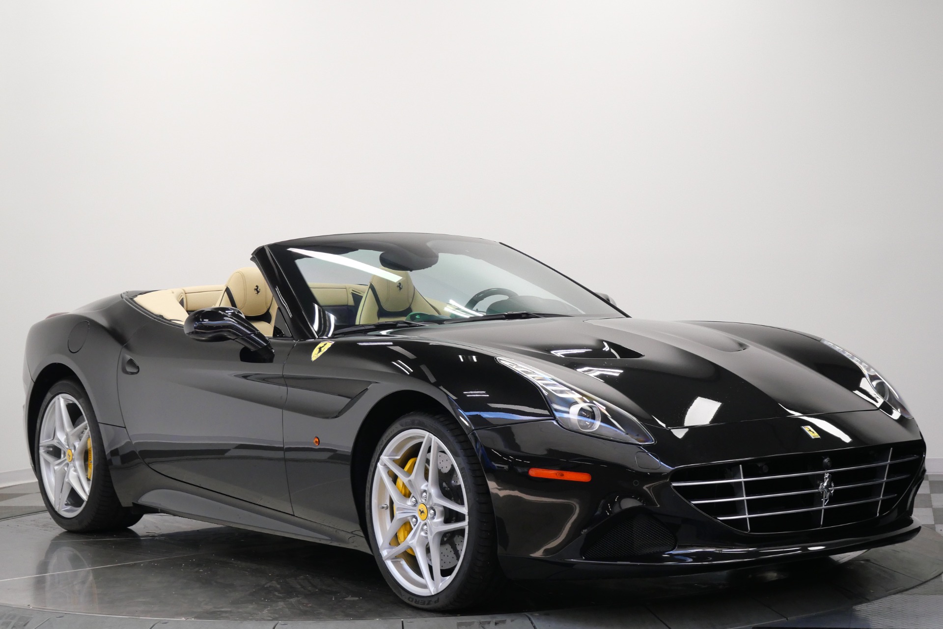 Ferrari California T- Diamond Quilted Seats, Carbon Fiber Driving Zone