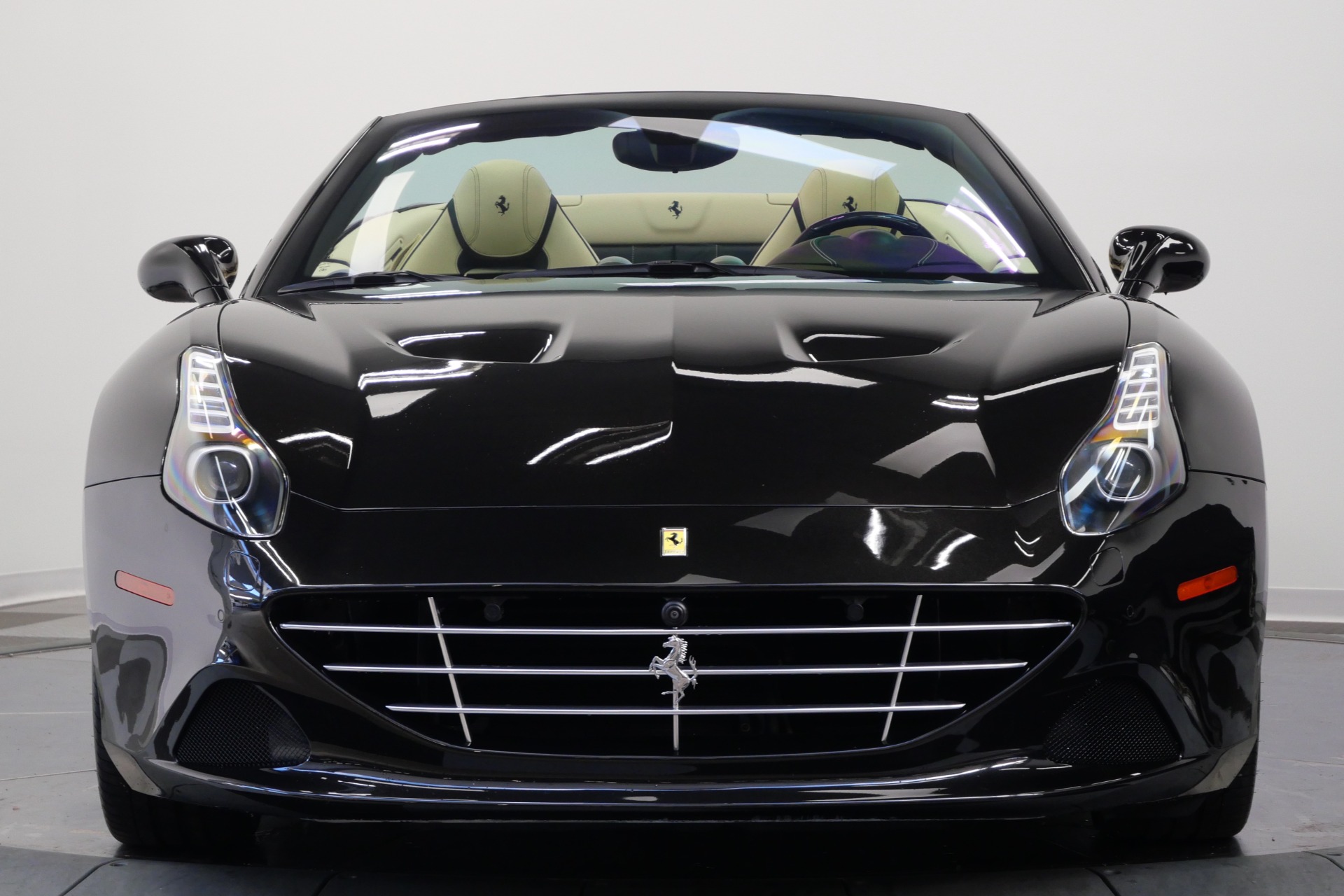Ferrari California T- Diamond Quilted Seats, Carbon Fiber Driving Zone