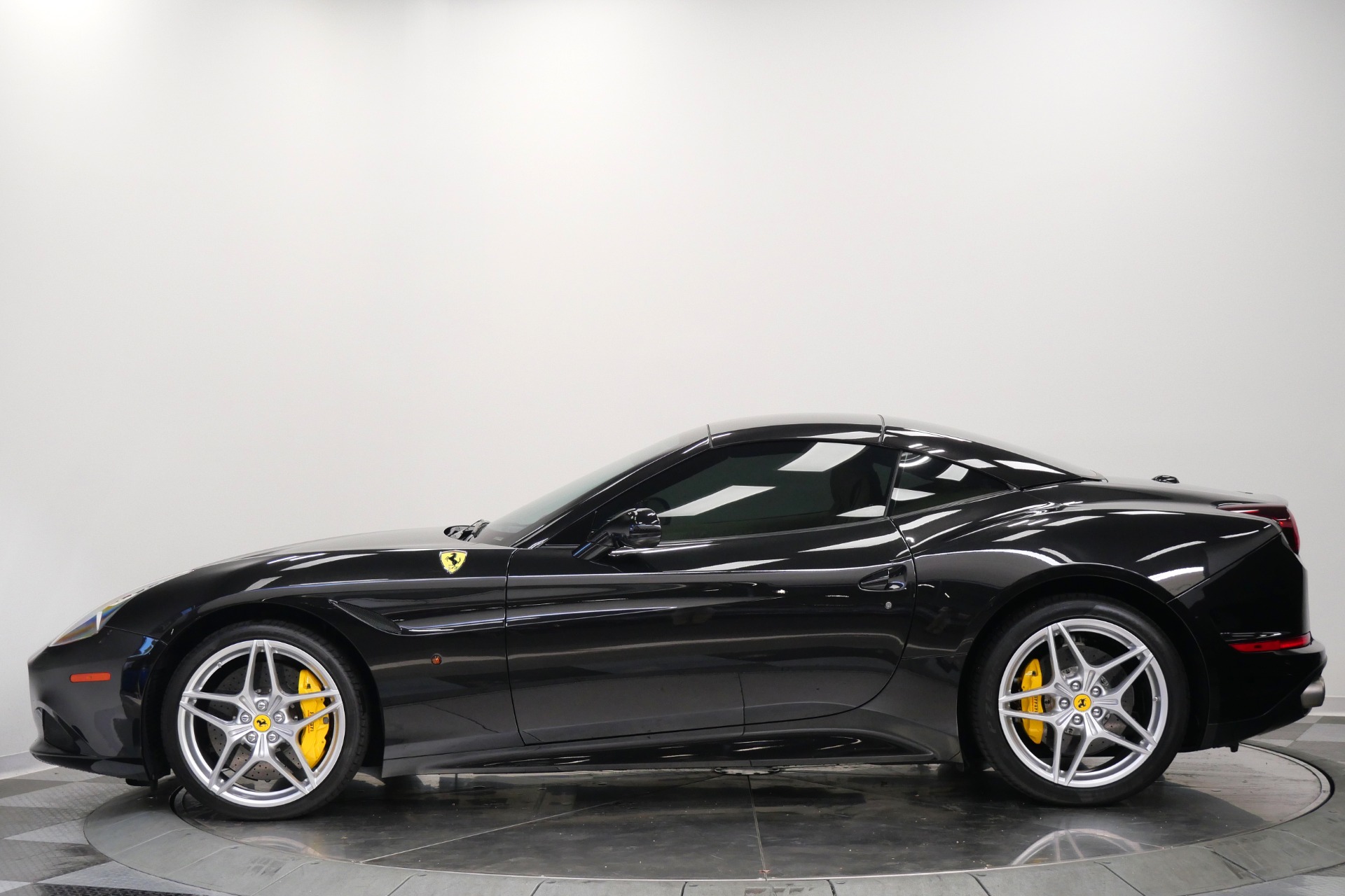 Ferrari California T- Diamond Quilted Seats, Carbon Fiber Driving Zone