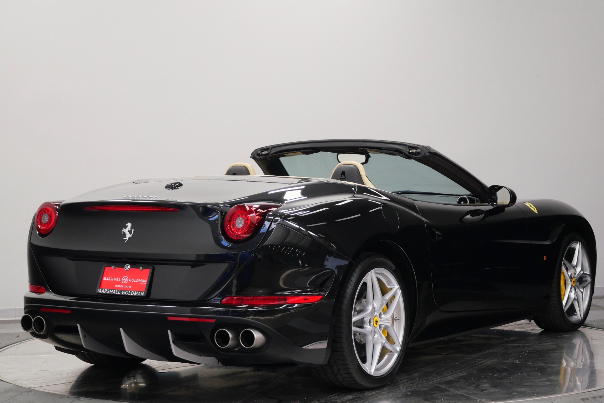 Ferrari California T- Diamond Quilted Seats, Carbon Fiber Driving Zone