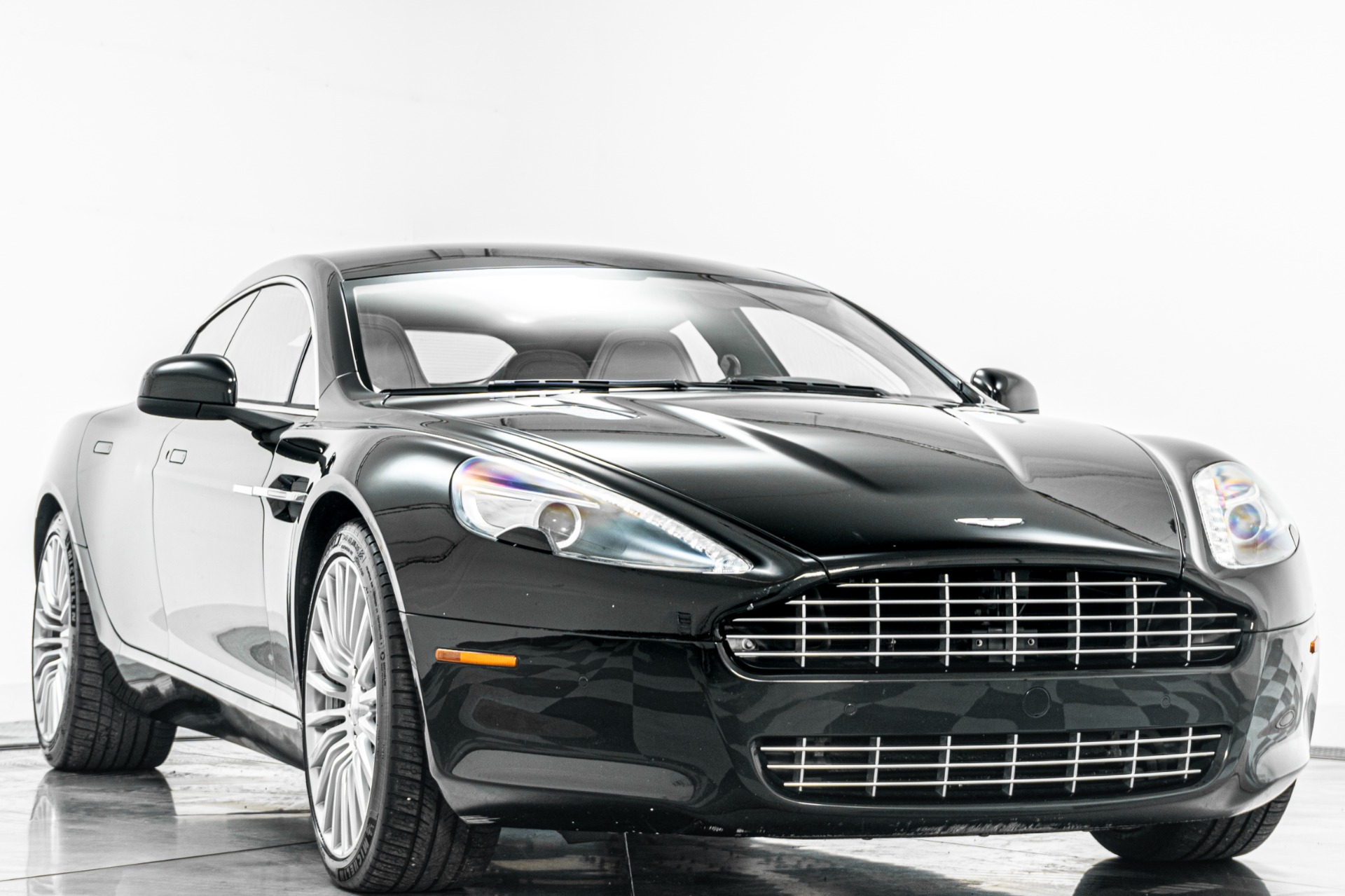 Aston Martin Rapide -V12 Power, High Contrast Color Combination