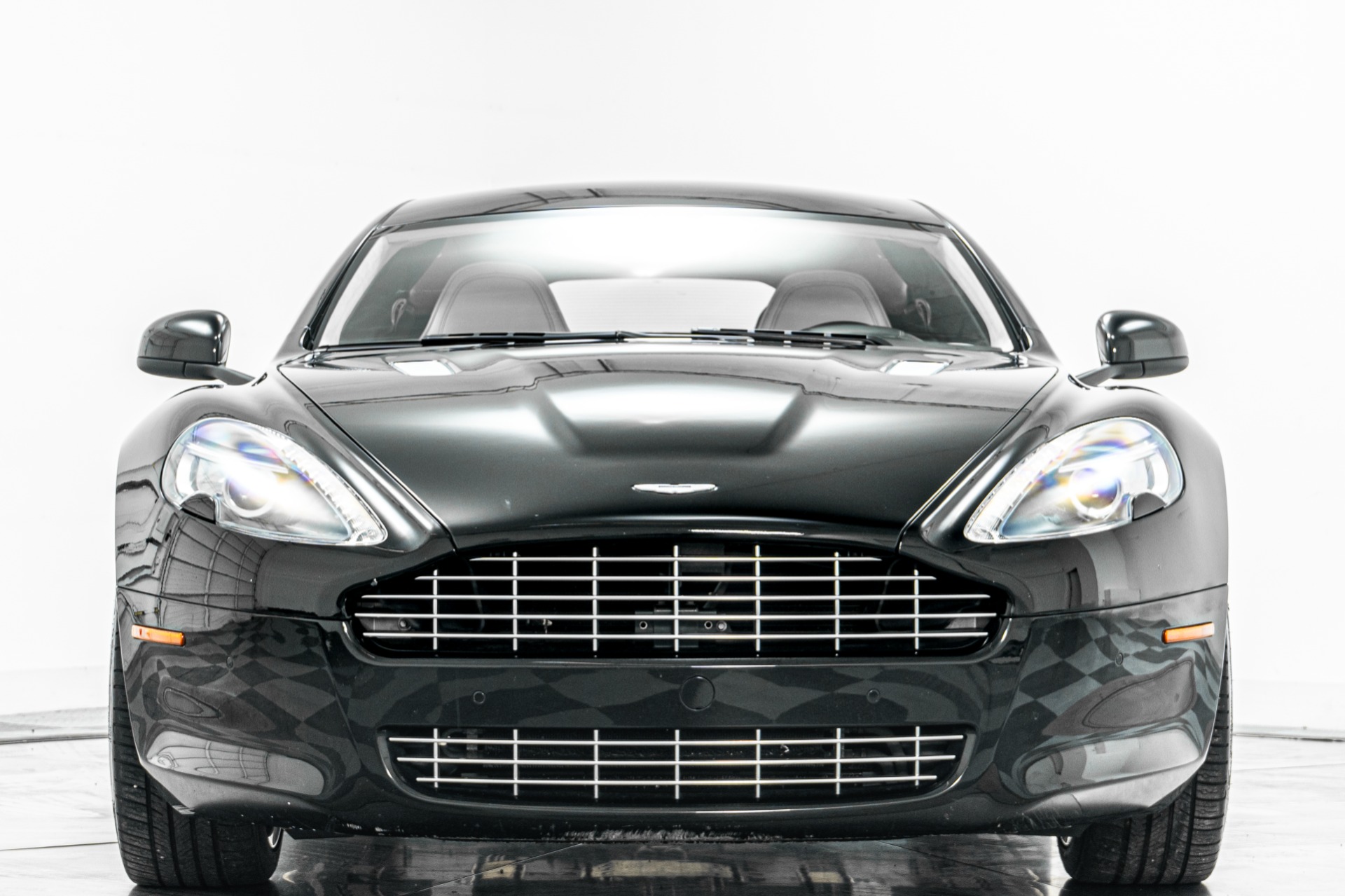 Aston Martin Rapide -V12 Power, High Contrast Color Combination