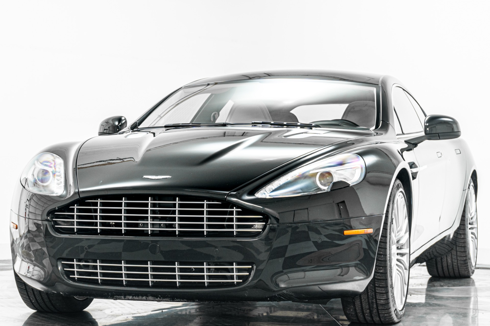 Aston Martin Rapide -V12 Power, High Contrast Color Combination