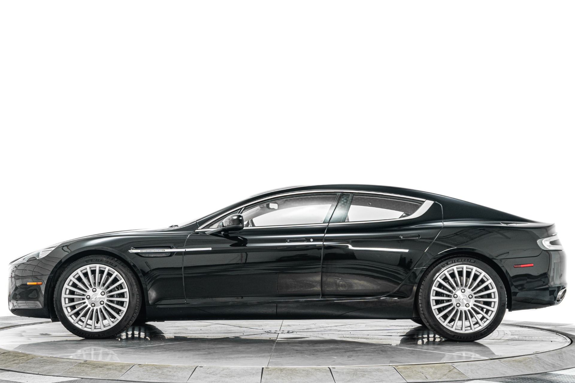 Aston Martin Rapide -V12 Power, High Contrast Color Combination