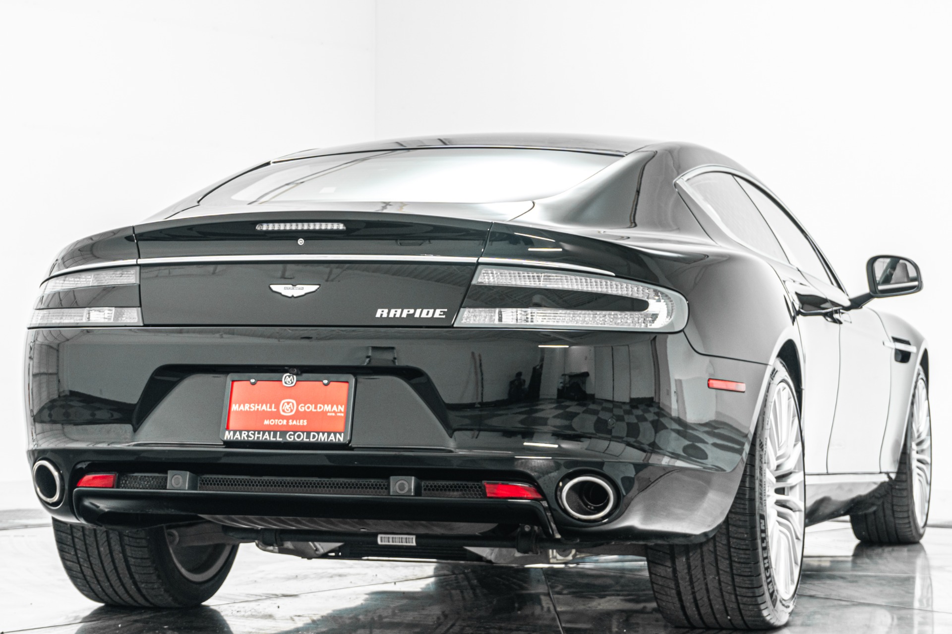 Aston Martin Rapide -V12 Power, High Contrast Color Combination