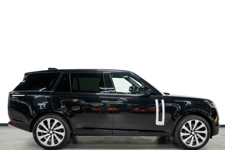 Santorini Black Metallic 2025 Land Rover Range Rover P530