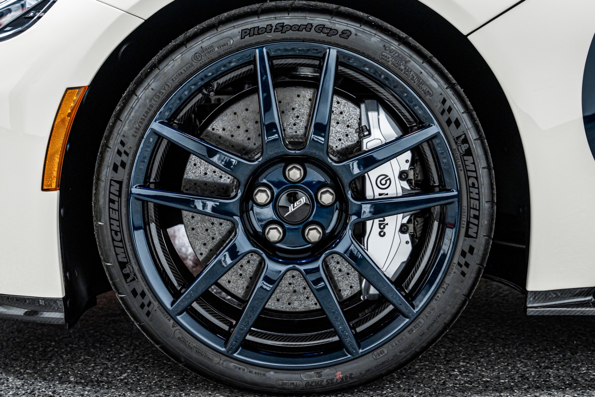 2022 Ford GT Heritage Edition photo 9