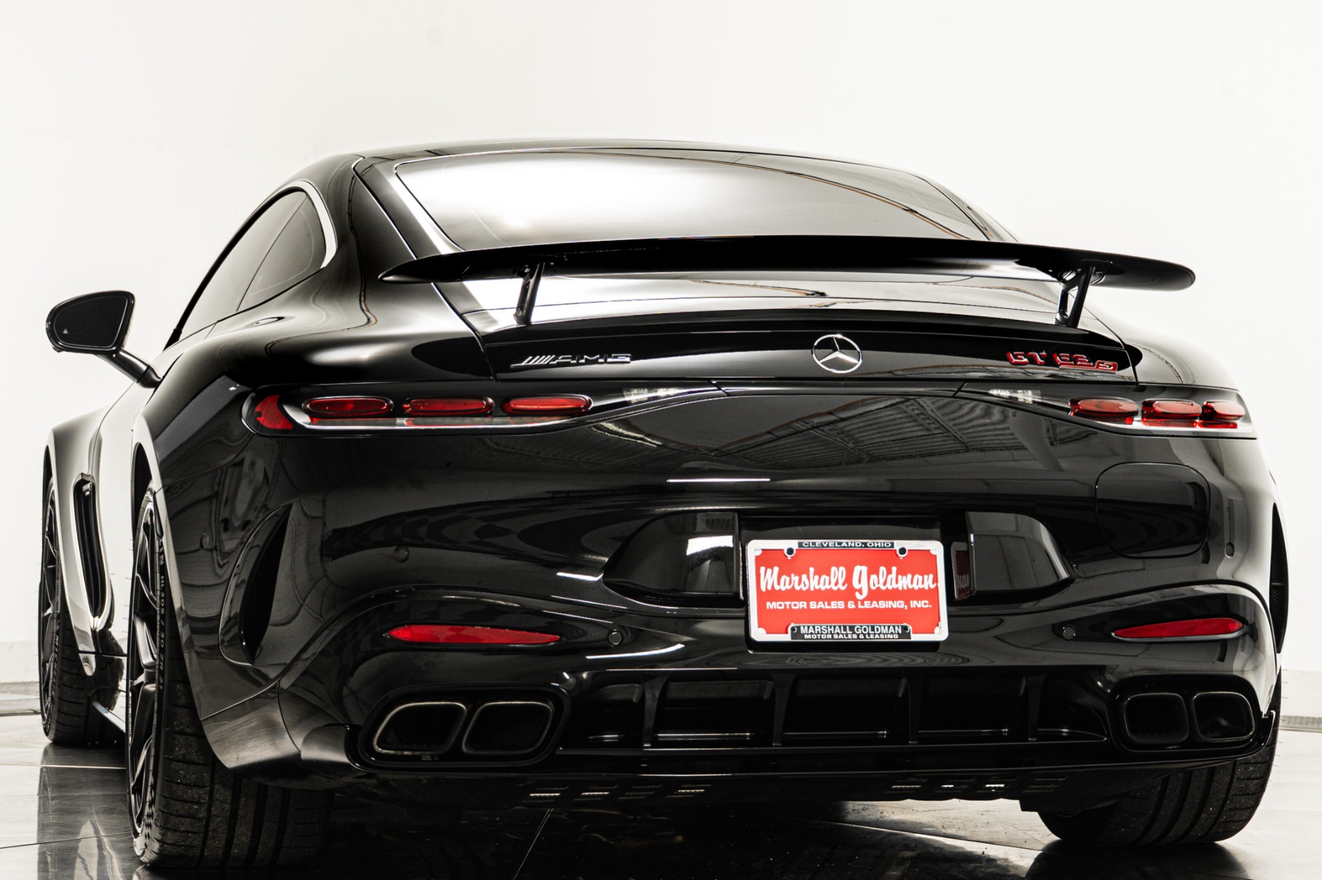 純正品2025年メルセデスベンツGT63Sリアバンパーマットブラックカーボン Obsidian Black Metallic 2025 Mercedes-Benz AMG GT 63 S E