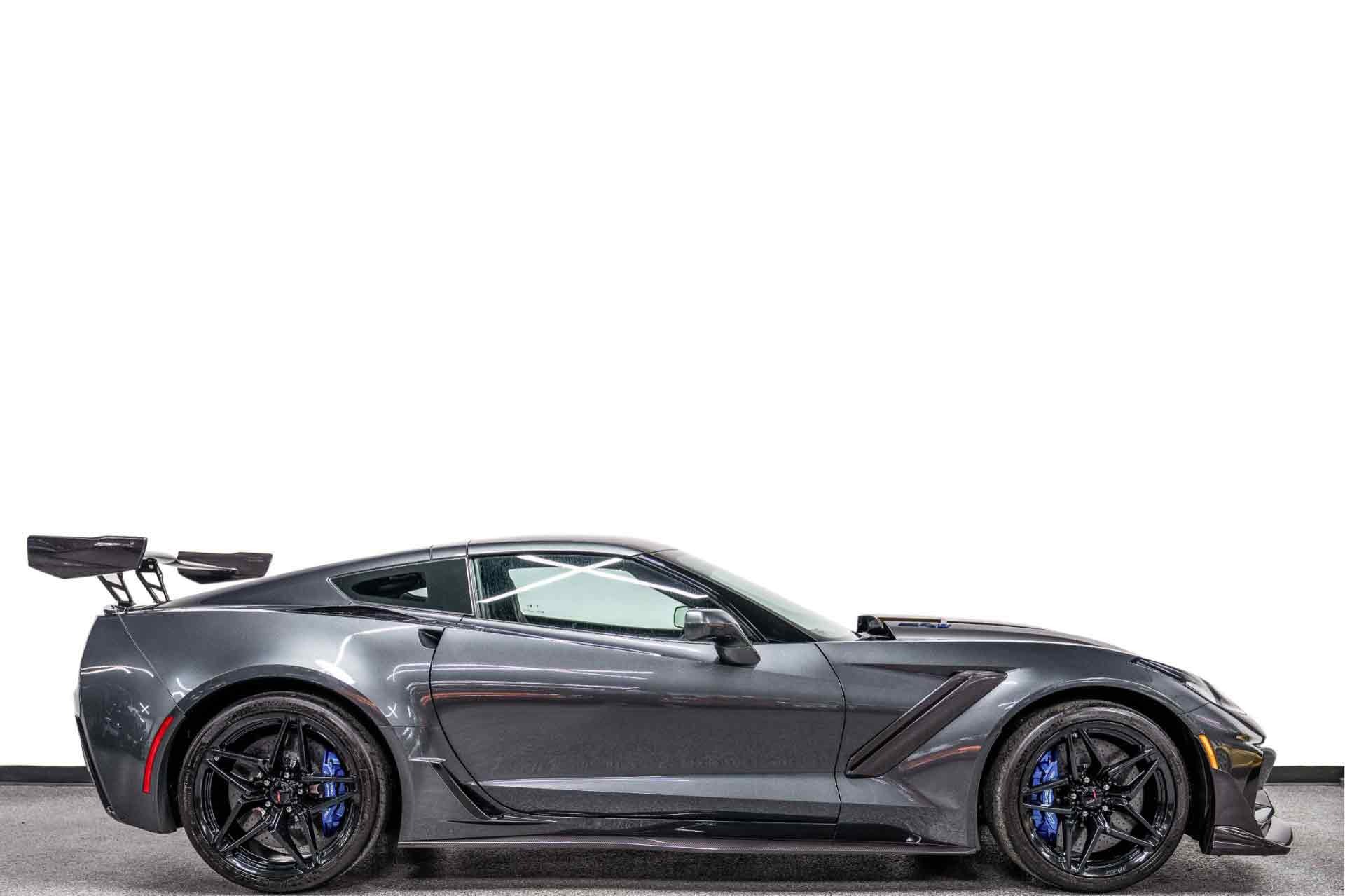 【グレー】レイヤードツインセット <PERFORMANCE> (MENS) Watkins Glen Gray Metallic 2019 Chevrolet Corvette ZR1 -3ZR